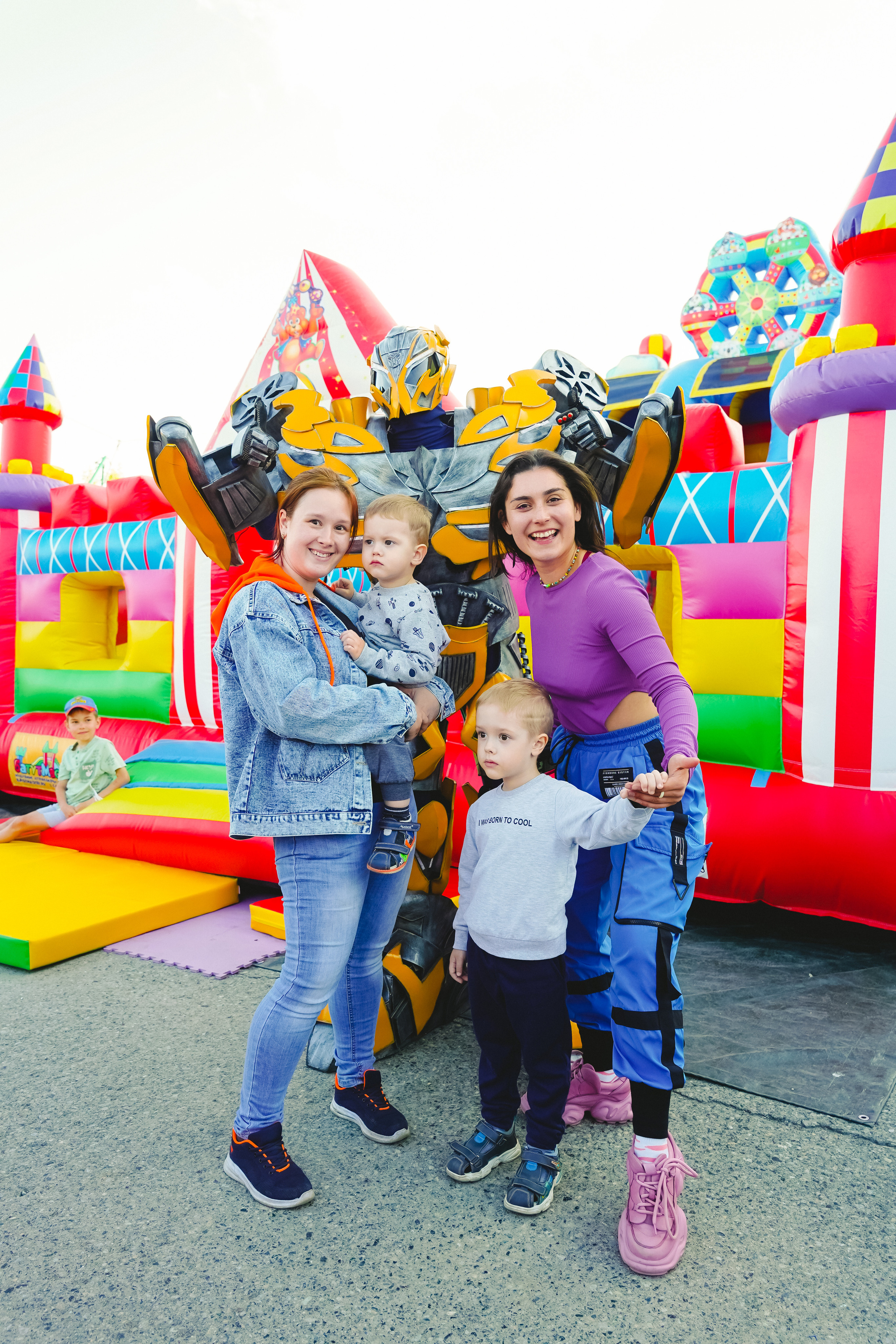Открытие парка аттракционов «Галактика развлечений». Фотограф в детский сад в Екатеринбурге, выпускные альбомы Юлия Умерова