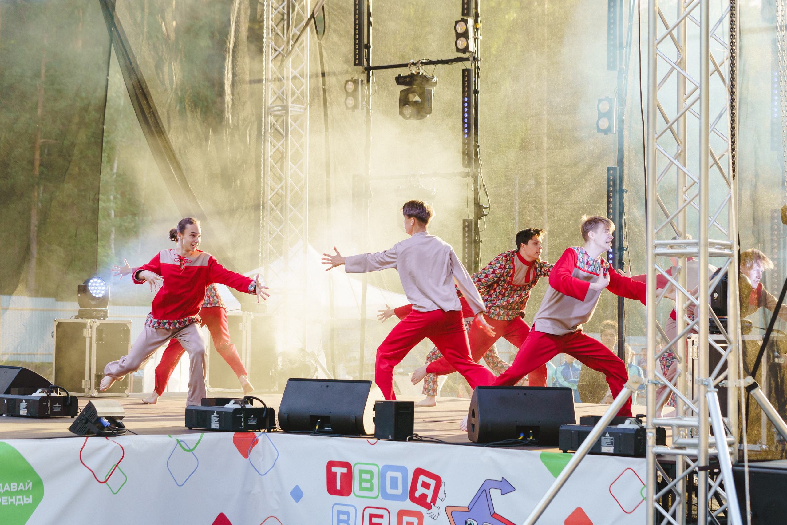 Юбилей БМАУ ДЗОЛ «Зарница». Фотограф в детский сад в Екатеринбурге, выпускные альбомы Юлия Умерова