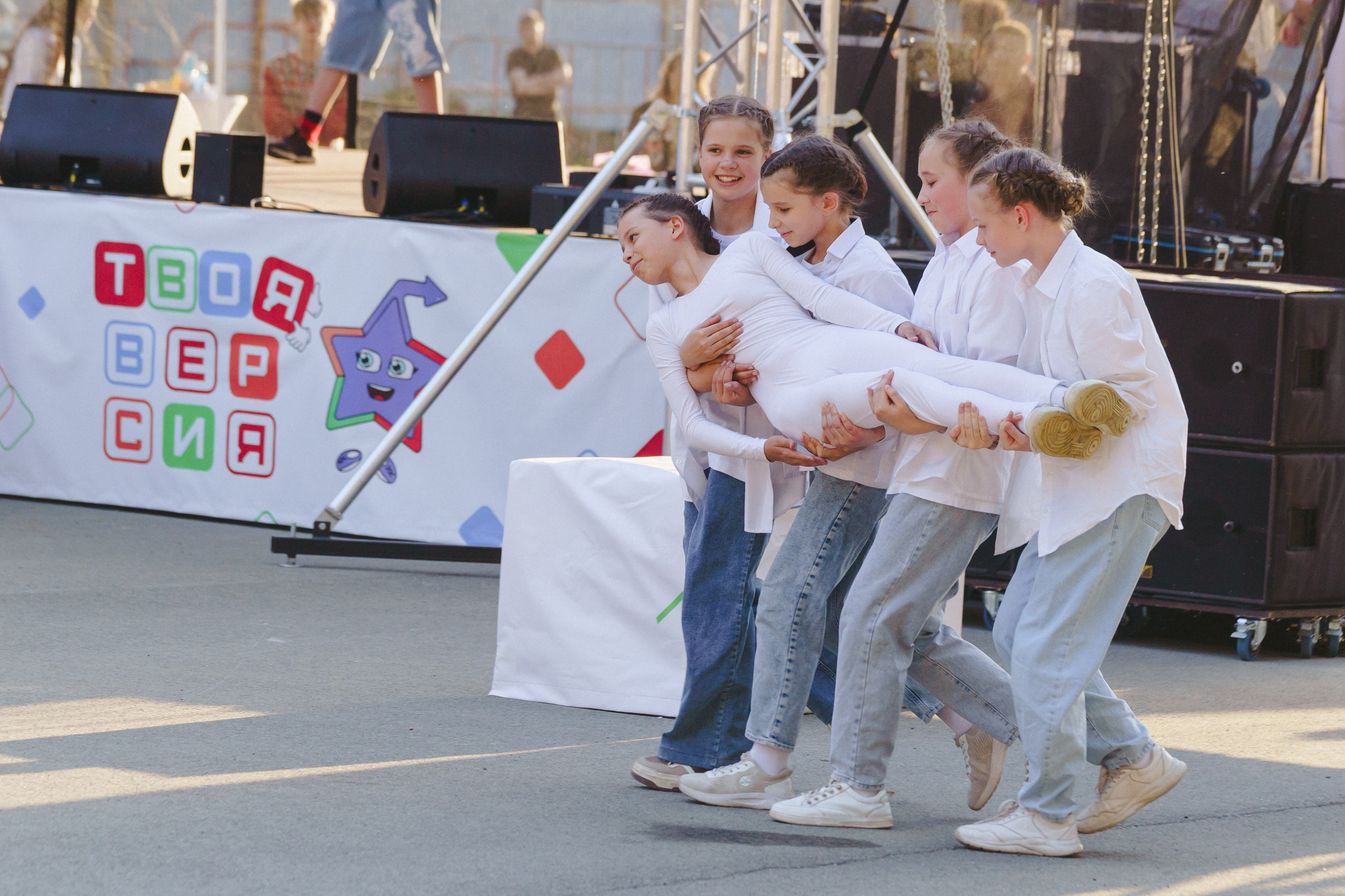Юбилей БМАУ ДЗОЛ «Зарница». Фотограф в детский сад в Екатеринбурге, выпускные альбомы Юлия Умерова