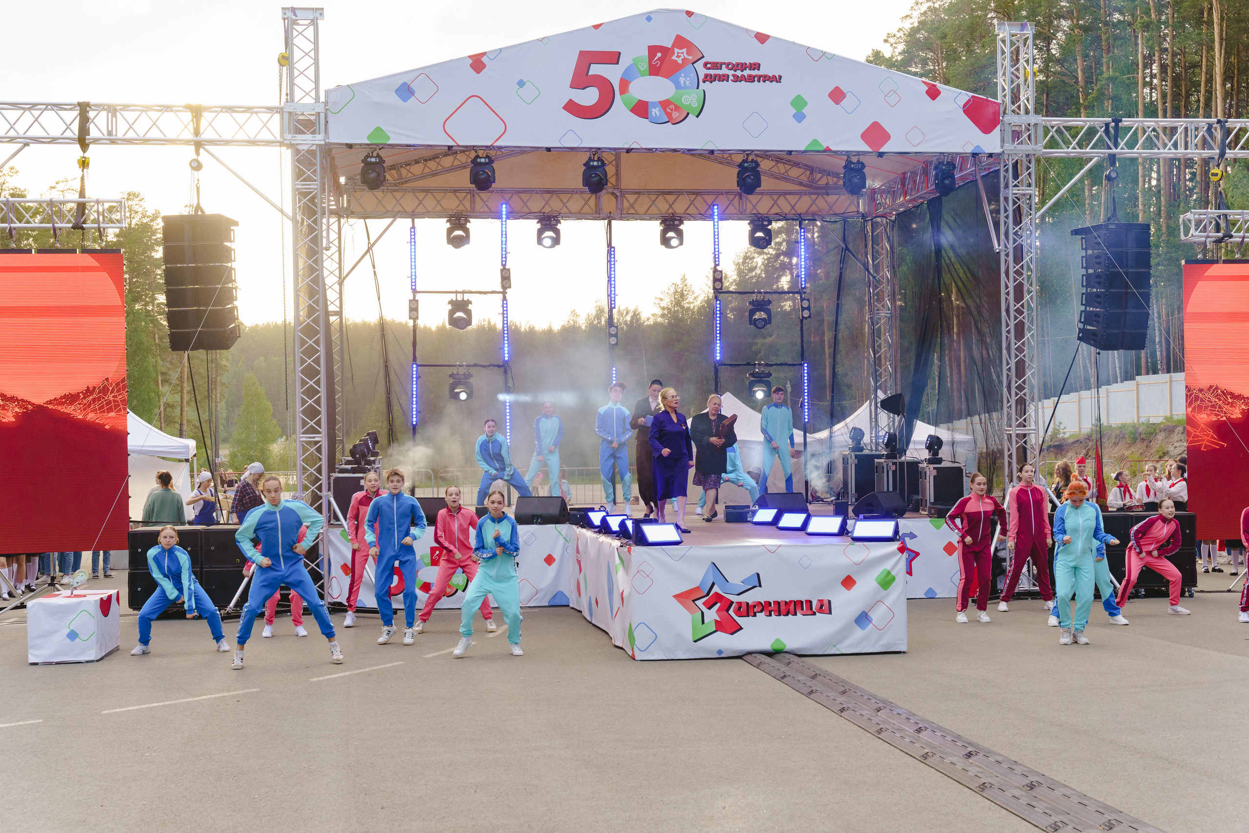 Юбилей БМАУ ДЗОЛ «Зарница». Фотограф в детский сад в Екатеринбурге, выпускные альбомы Юлия Умерова