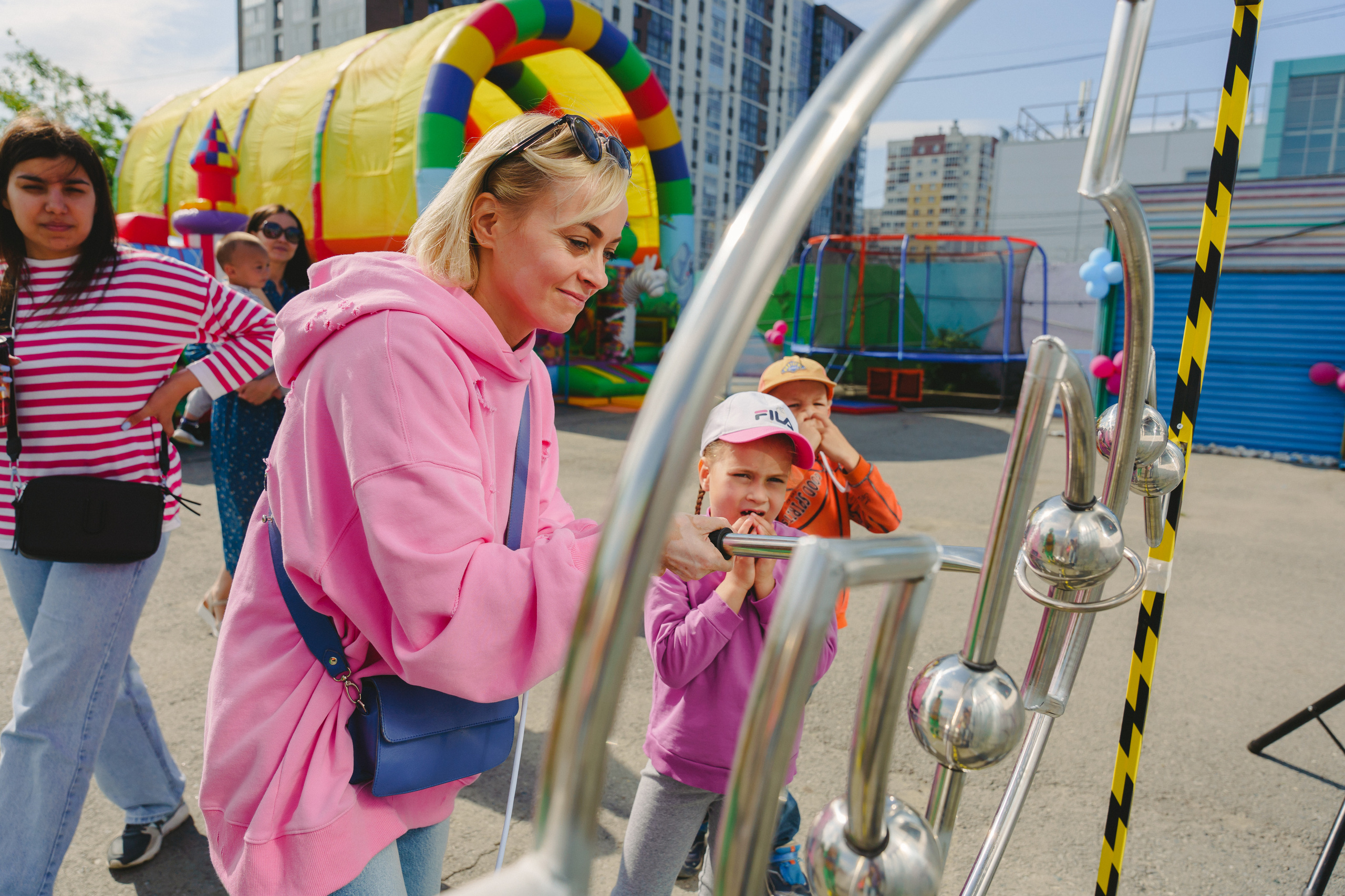 Открытие парка аттракционов «Галактика развлечений». Фотограф в детский сад в Екатеринбурге, выпускные альбомы Юлия Умерова