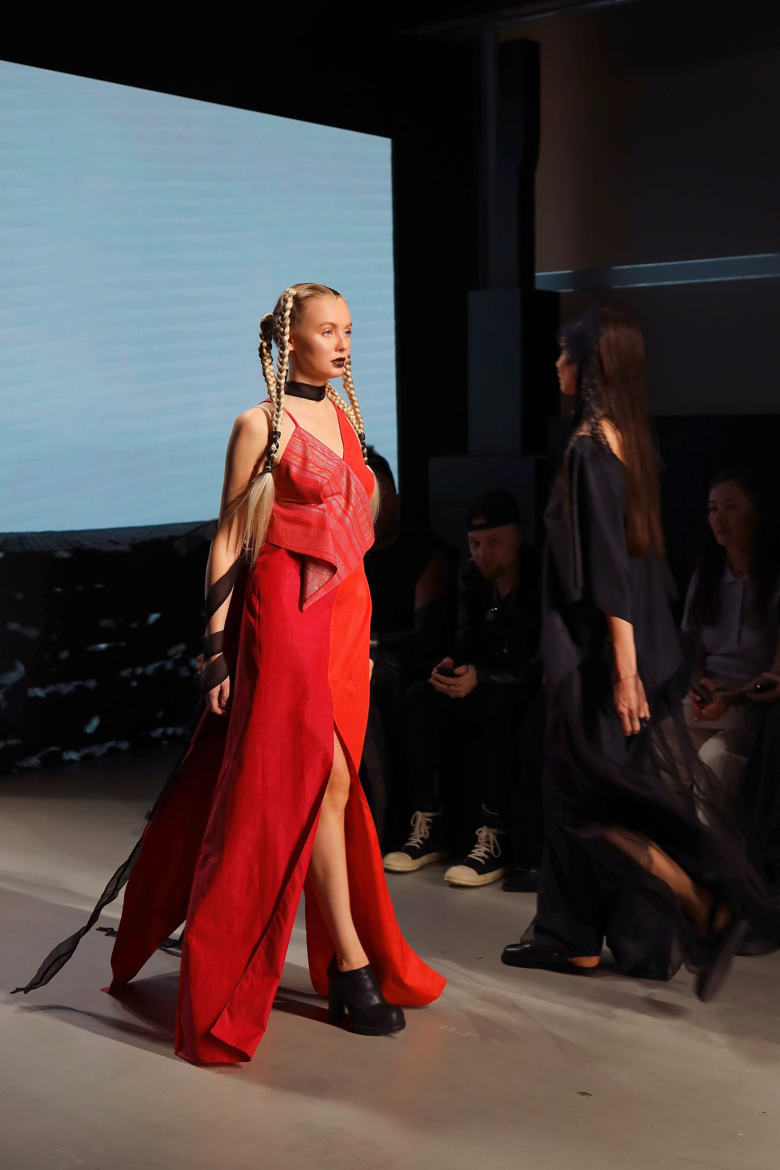 Съёмки модных показов. Фотограф в Москве — Рина Серёгина — съёмка в студии и репортаж