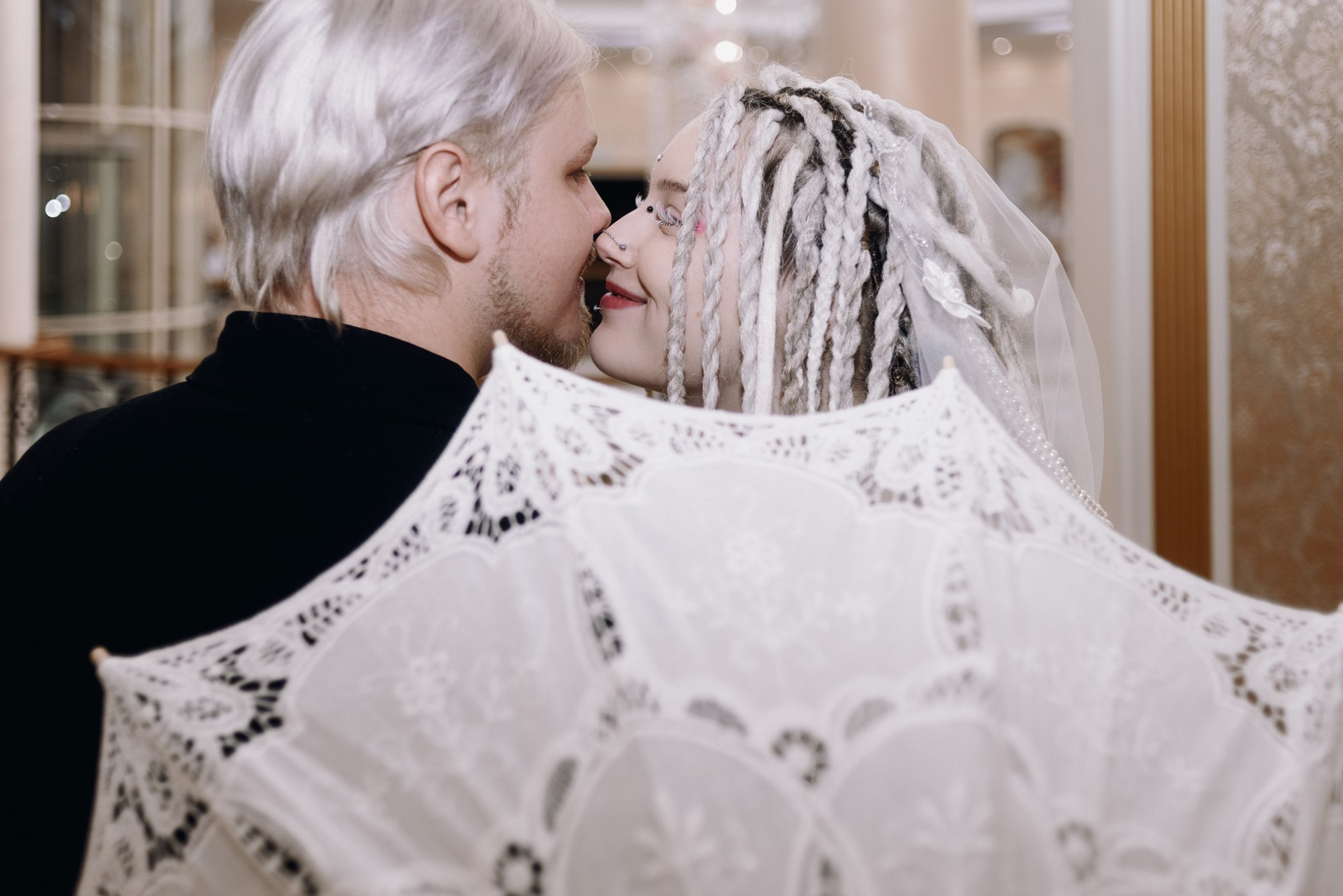 Свадьба для двоих в Тюмени — фотосессия в ЗАГСе, кафе и отеле. Портретный фотограф Тюмень Дарья Мустафина