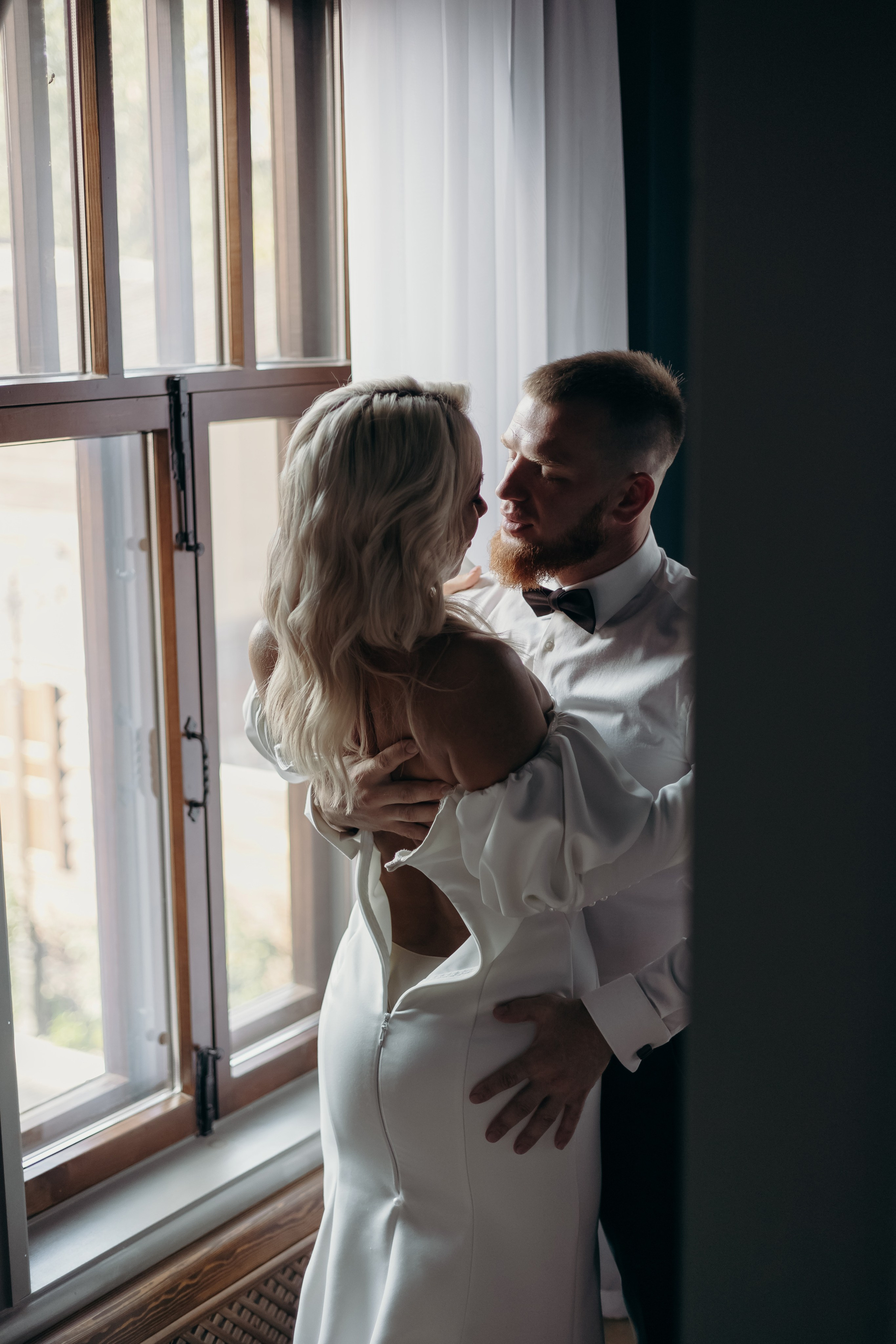 Александр и Елена (сборы, ресторан). Фотограф свадебный семейный в Красноярске Шукшина Наталья