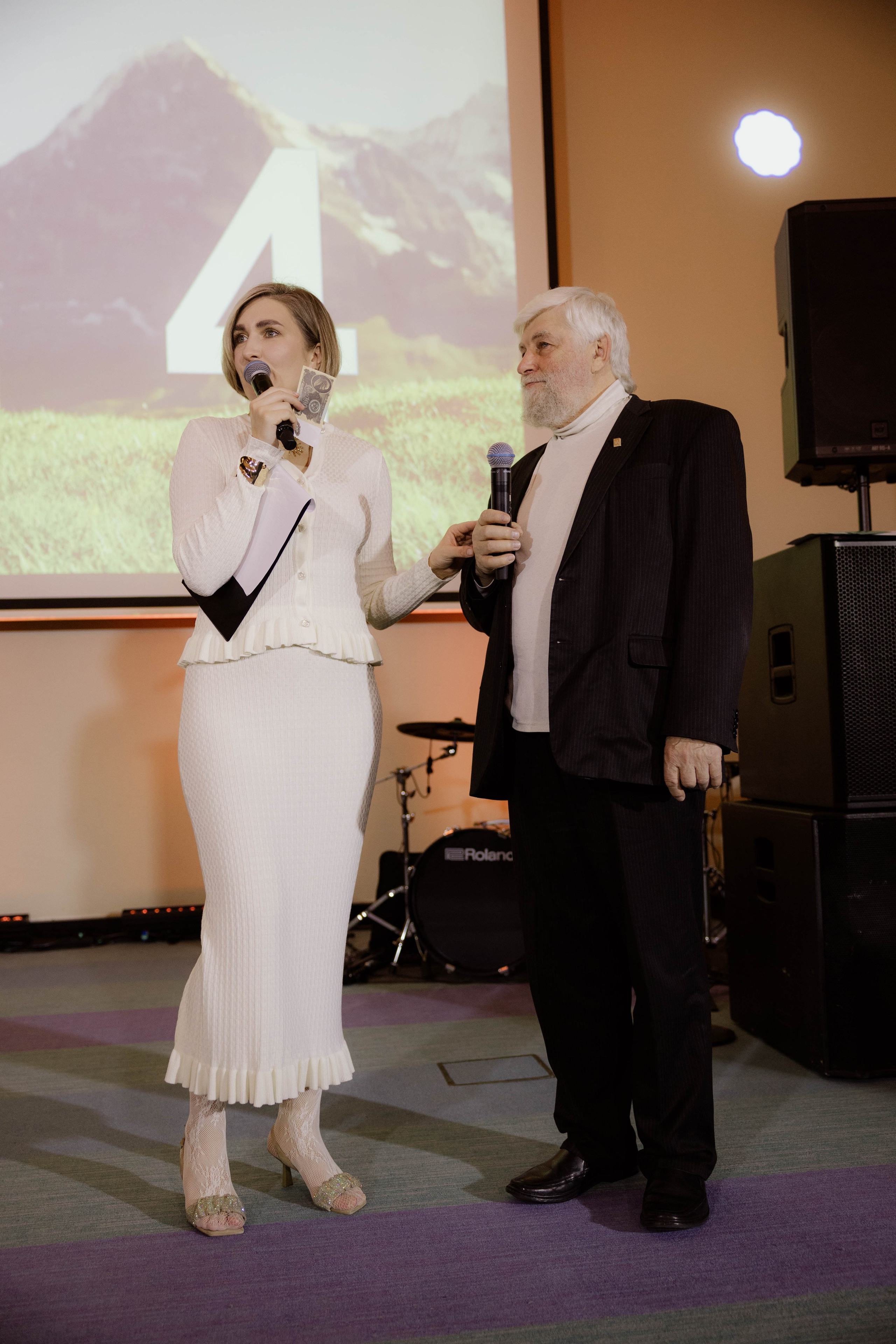 Конференция и ужи. Кормовит. Роза хутор. Фотограф Юсова Мария