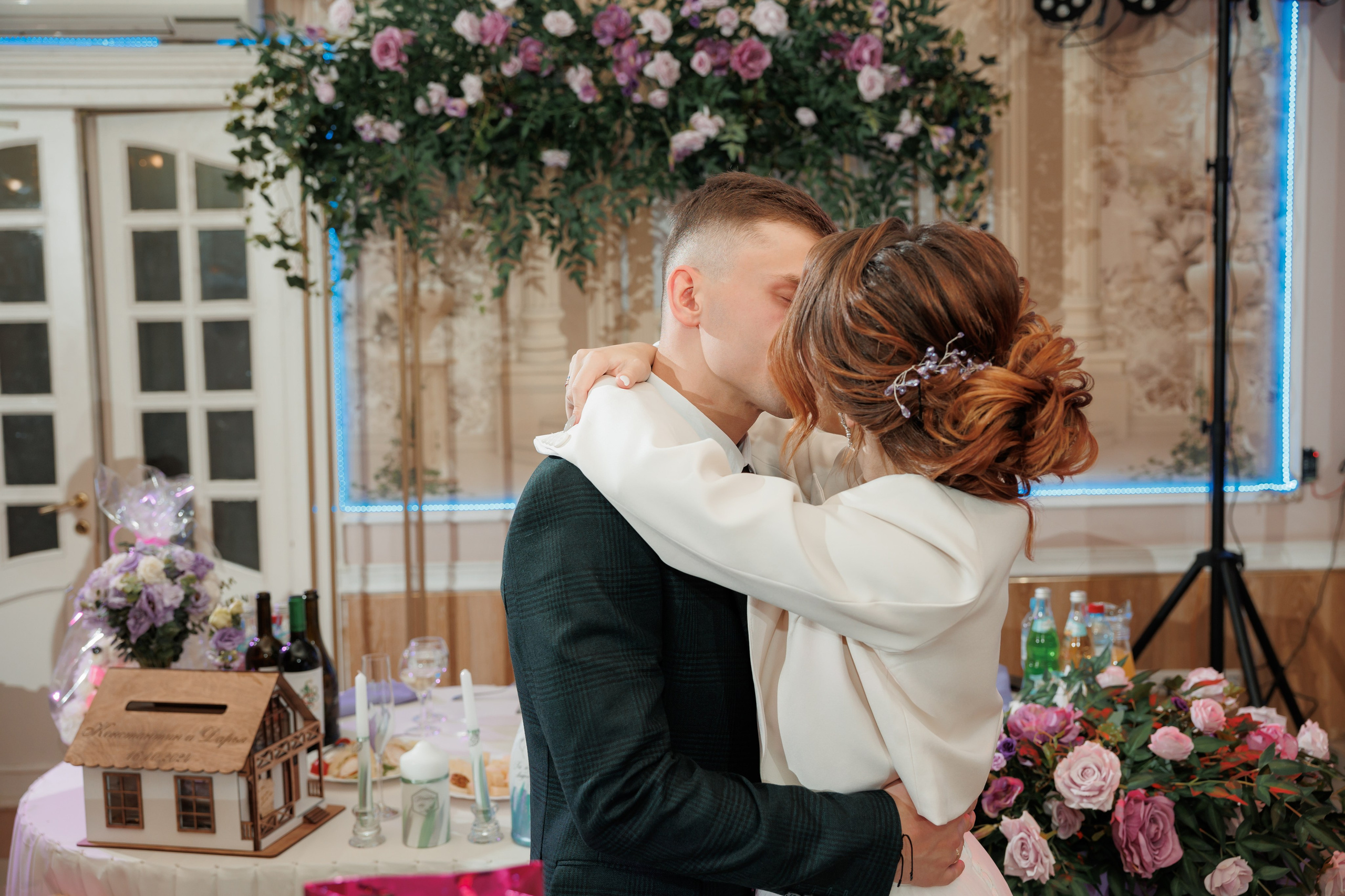 Константин и Дарья, ЗАГС ВДНХ, отель Soluxe, ресторан «Антик». Свадебный и репортажный фотограф (Москва, Королев и другие)