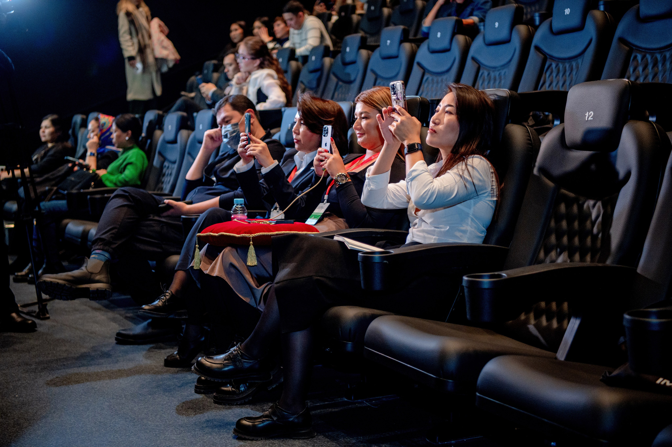 Презентации. Открытия. Елена Северина фотограф, Алматы: репортаж (спорт, концерты, конференции), предметная и фуд-съёмка, портреты, каталоги, фэшн, ретушь