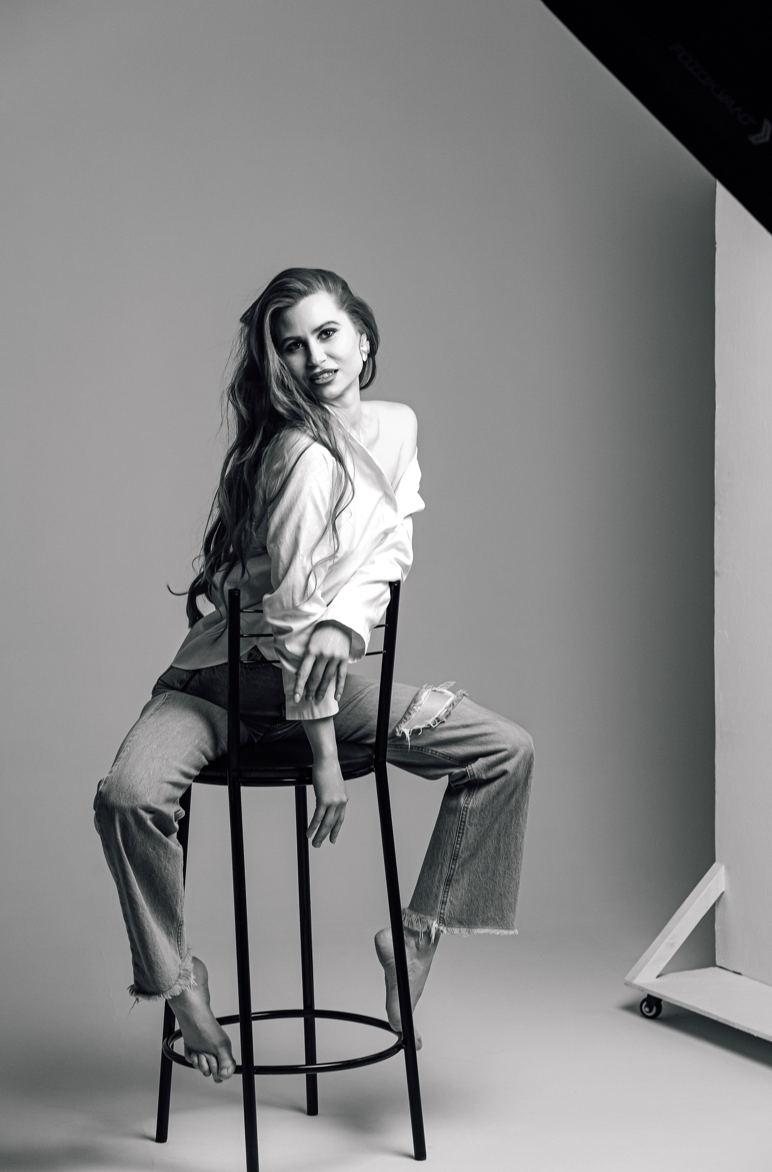 Синие джинсы — белые тюльпаны. Вера Соколова фотограф Воронеж