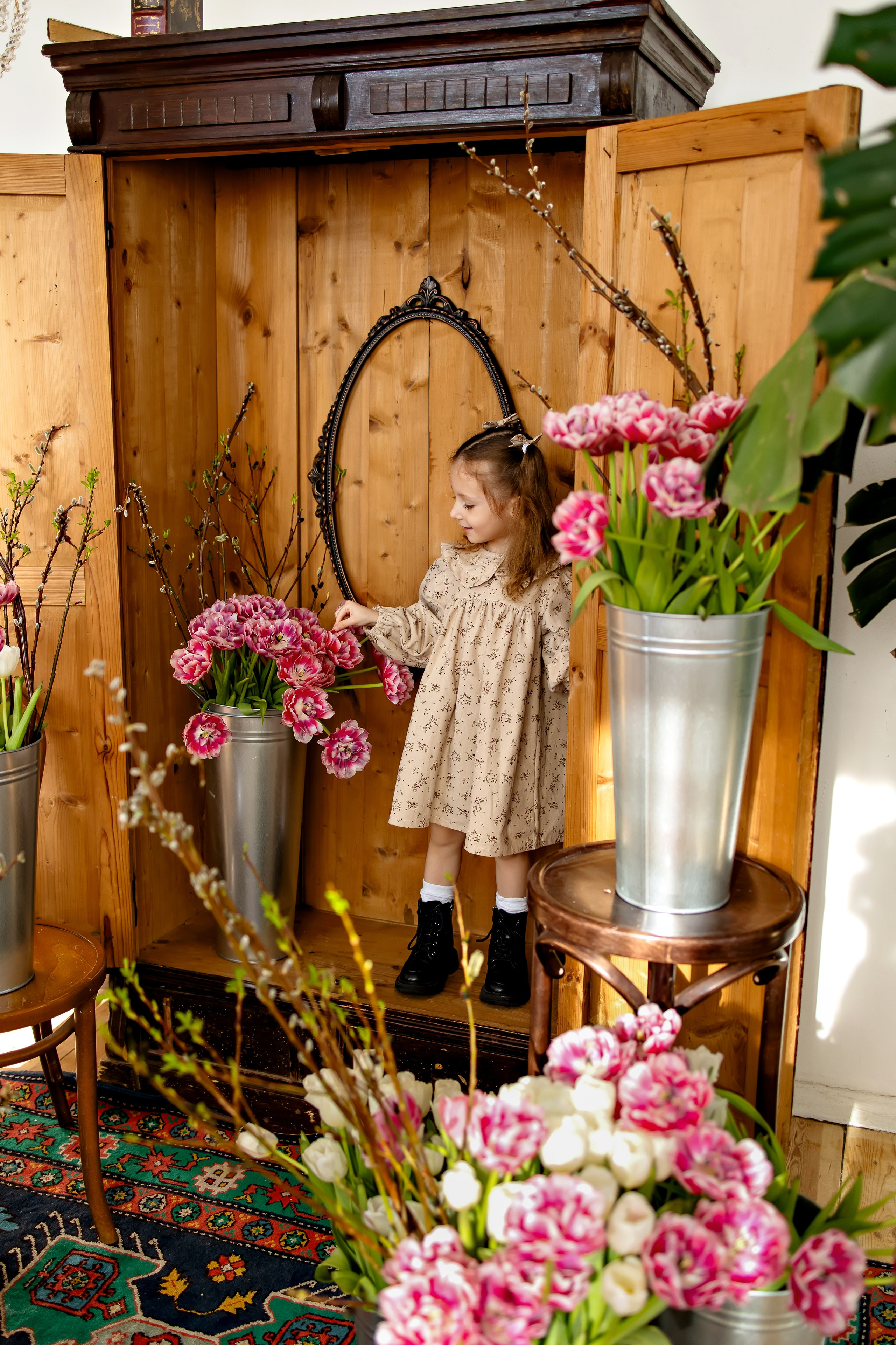 Мия с тюльпанами. Семейный и детский фотограф Оля в Тюмени