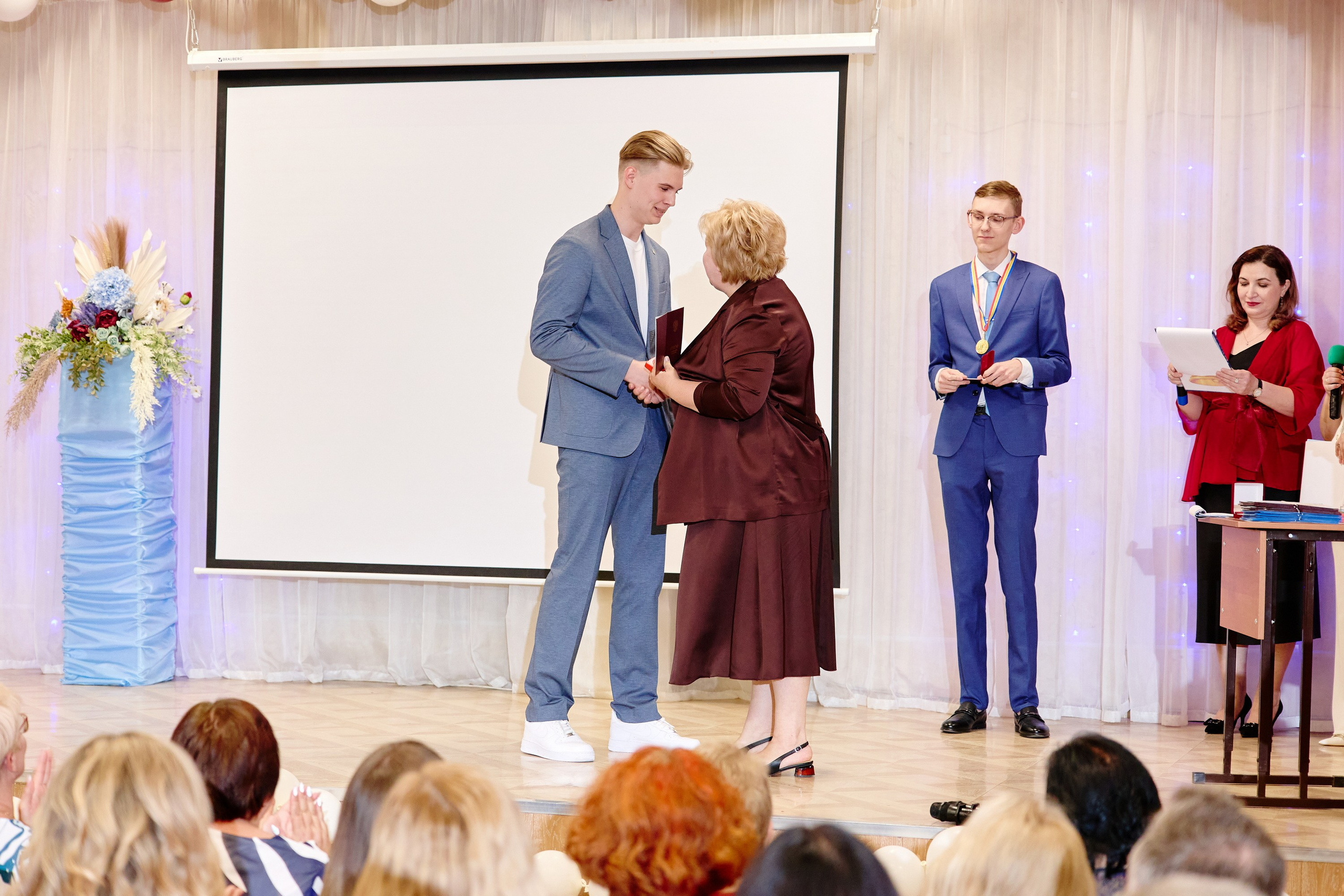 Выпускной 35 Сош. Фотограф Выпускные альбомы Таганрог Сергей Коробченко