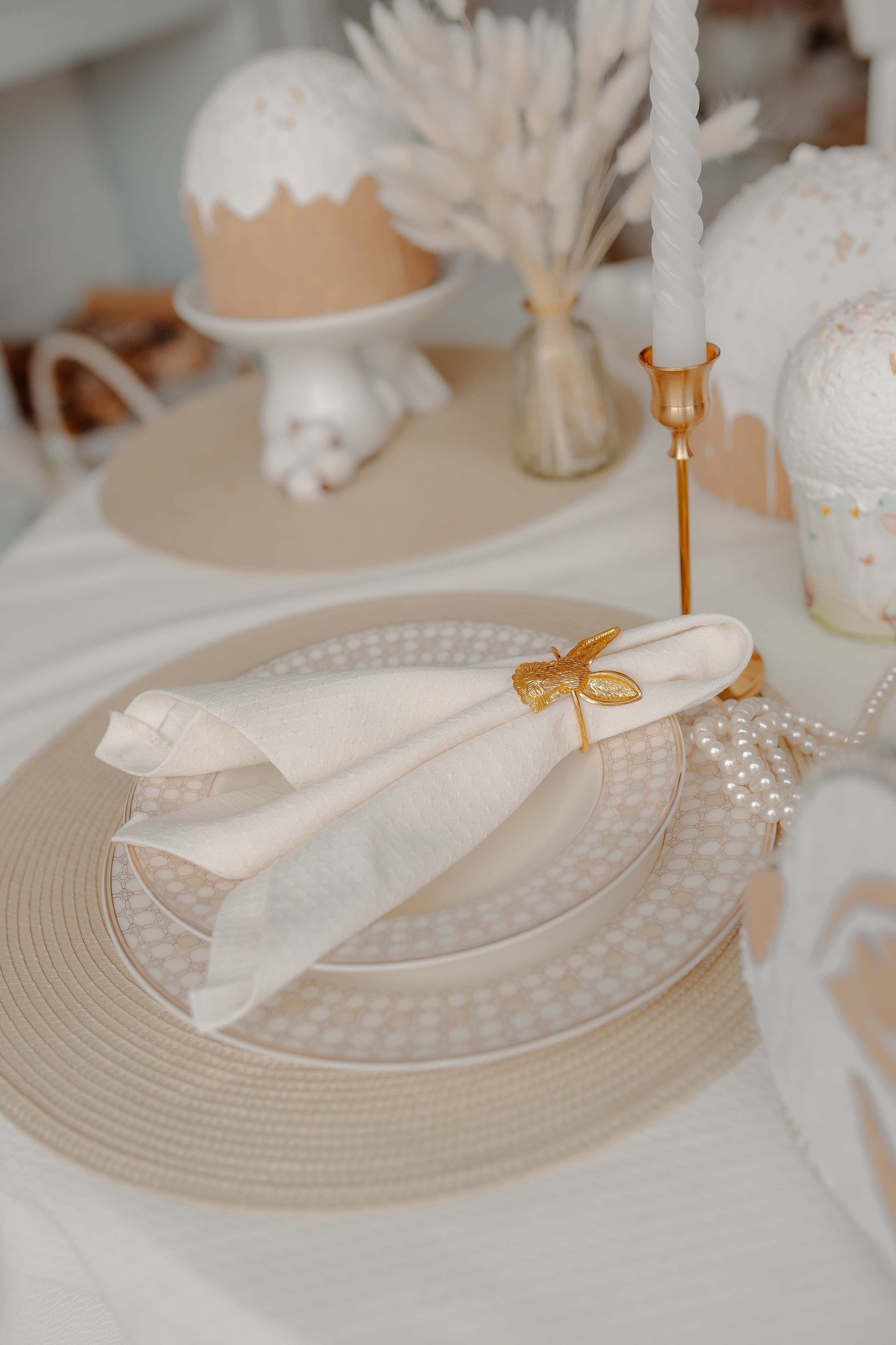 Семейный фотограф спб, фотосессия с зайчатами, фотография ребенка в пасхальном интерьере, фотограф санкт-петербург, детская фотосессия, белый интерьер, пасха, пасхальные яйца, девочка в белом платье, фотосессия с кроликом, куличи, пасха, пасхальное убранство, пасхальный стол