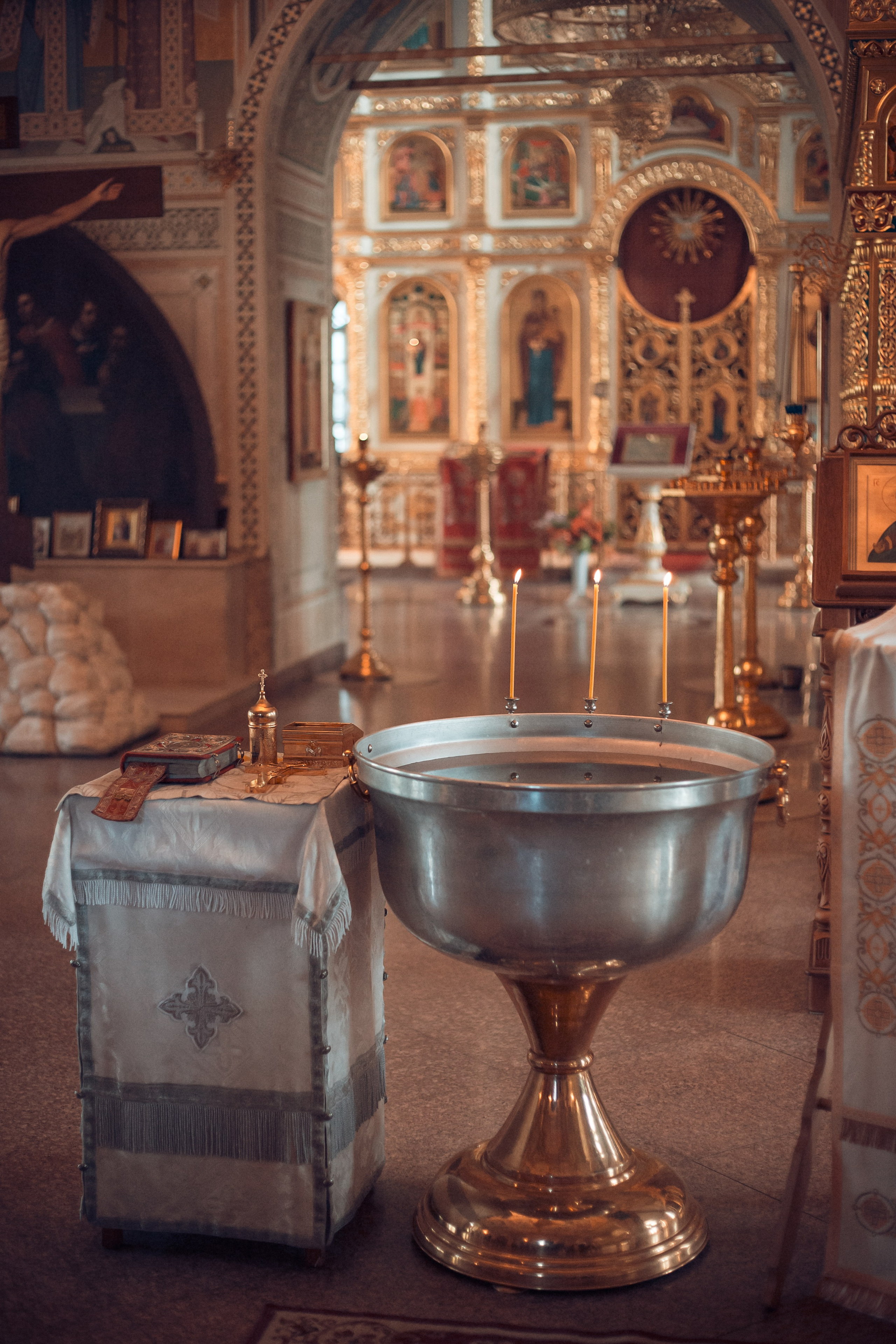 Купель в храме. Автор Юлия Щедрина