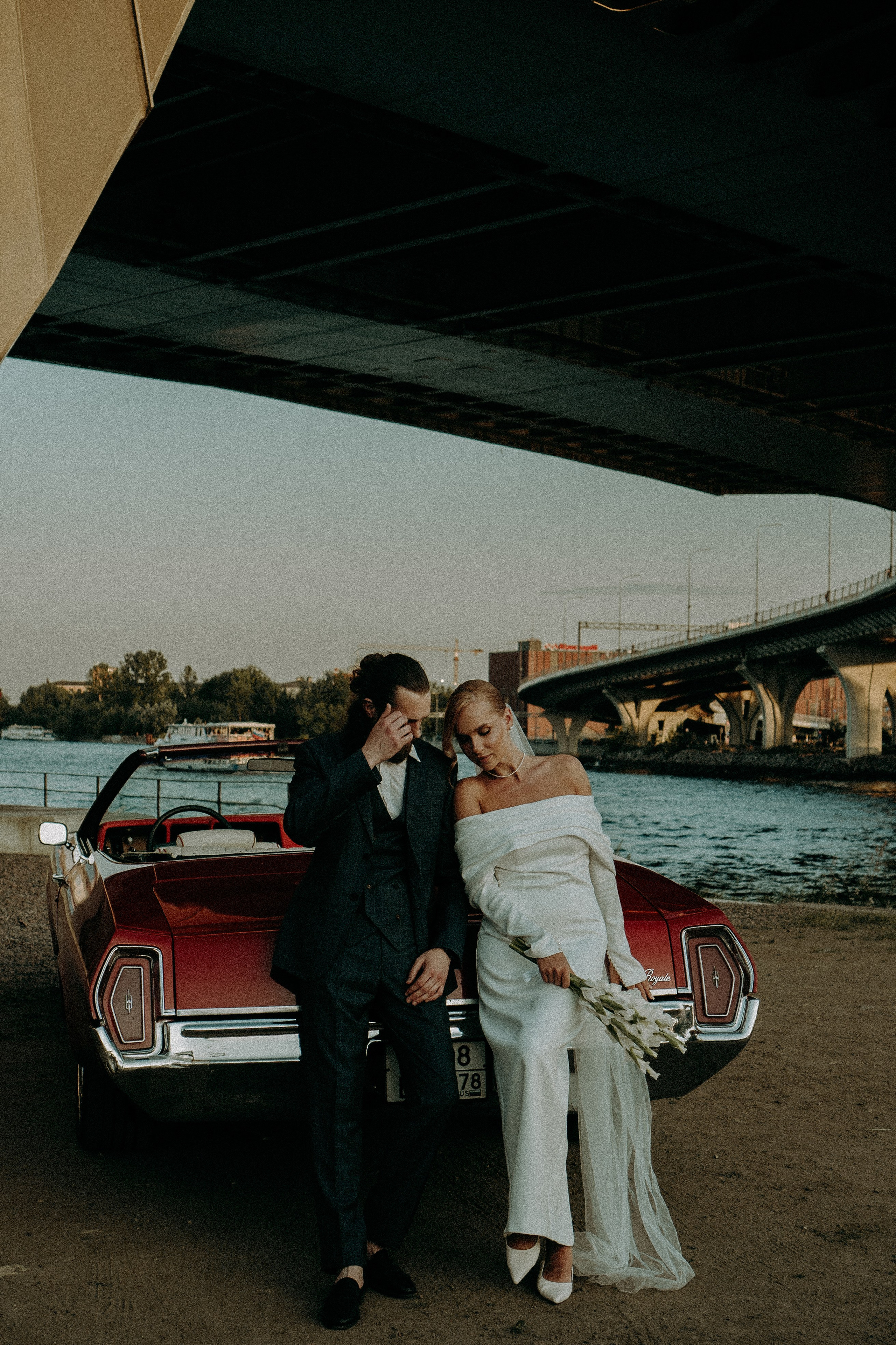 СВАДЕБНАЯ СЬЕМКА ВОЗЛЕ МСОТА БЕТАНКУРА НА КАБРИОЛЕТЕ. Профессиональный фотограф, Санкт-Петербург — Виктория Богомолова