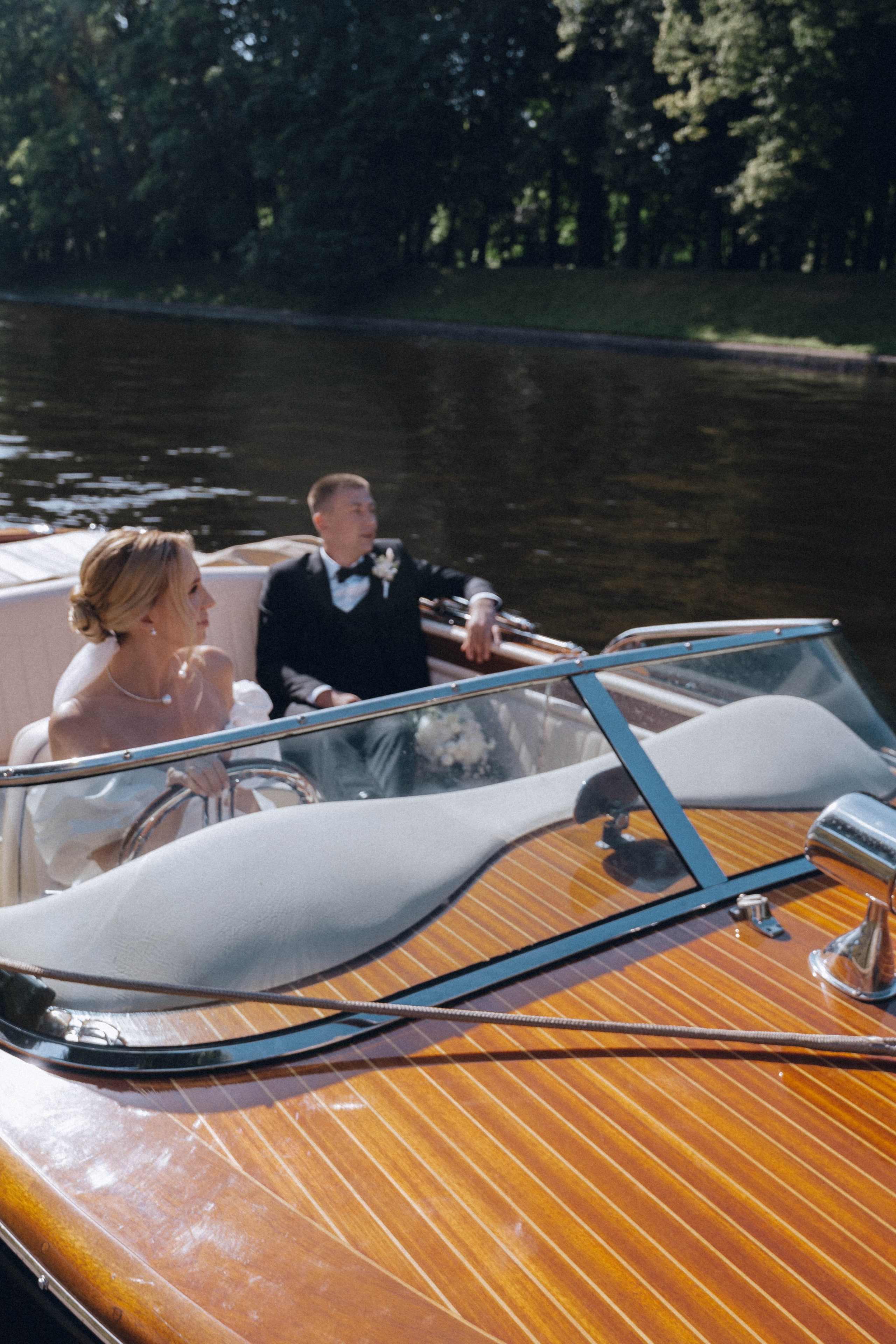 СВАДЕНБНАЯ СЬЕМКА НА КАТЕРЕ ПО КАНАЛАМ САНКТ-ПЕТЕРБУРГА И В АКВАТОРИИ НЕВЫ. Профессиональный фотограф, Санкт-Петербург — Виктория Богомолова