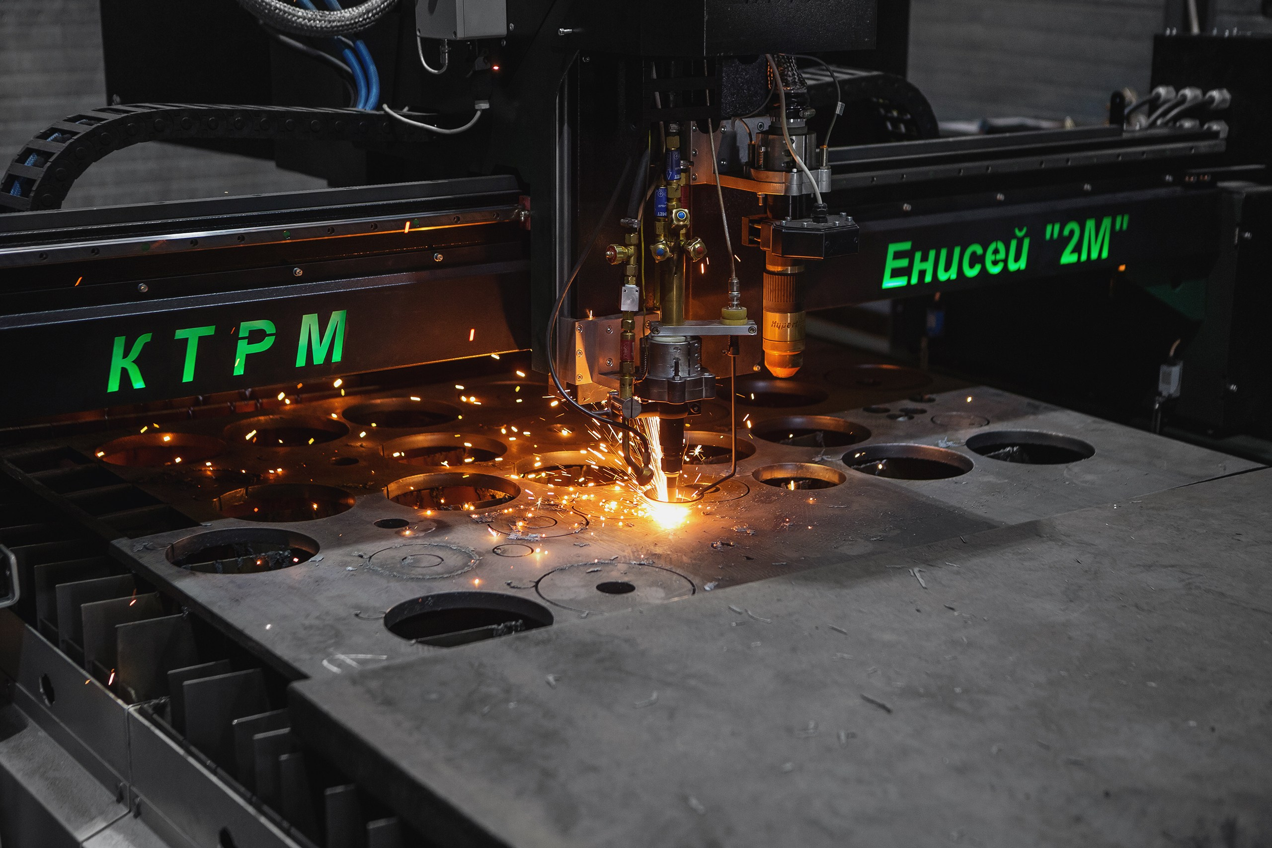 лазерная резка металла фотосъёмка производственных процессов