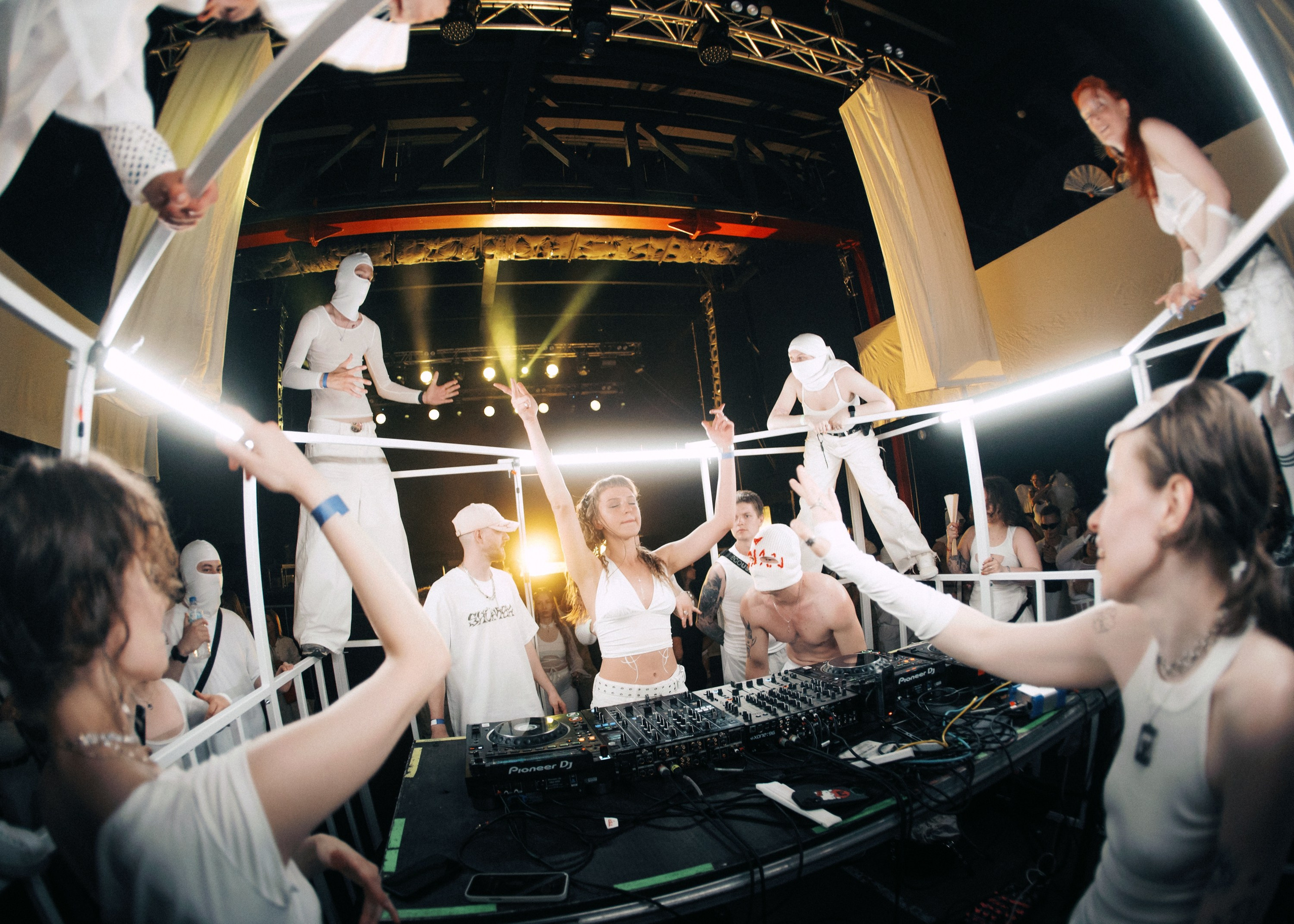 INWHITE | SMENA HARD STAGE. Annyshka