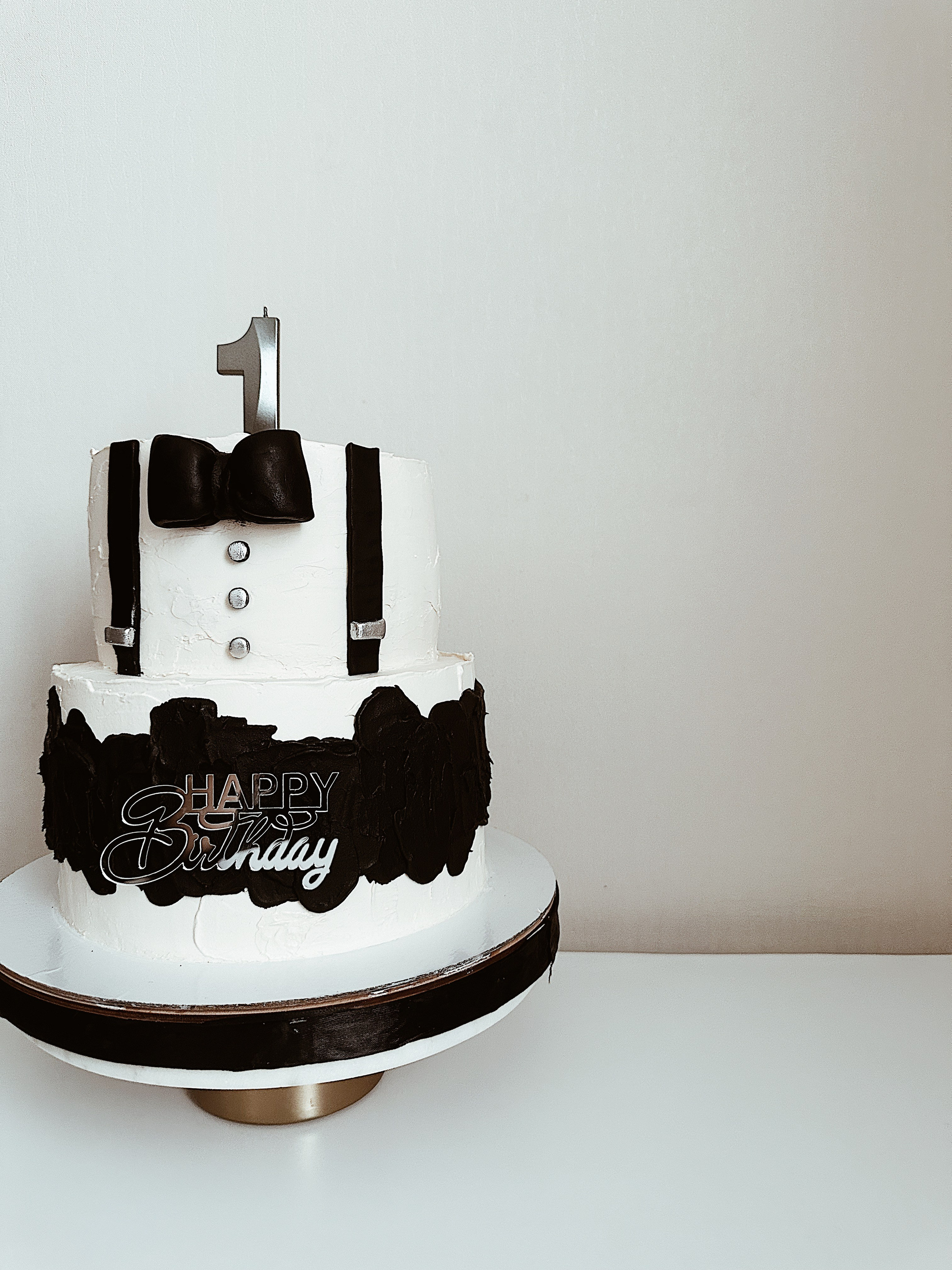 Торт Смокинг. Арт-кондитер в Москве Маша Шафран