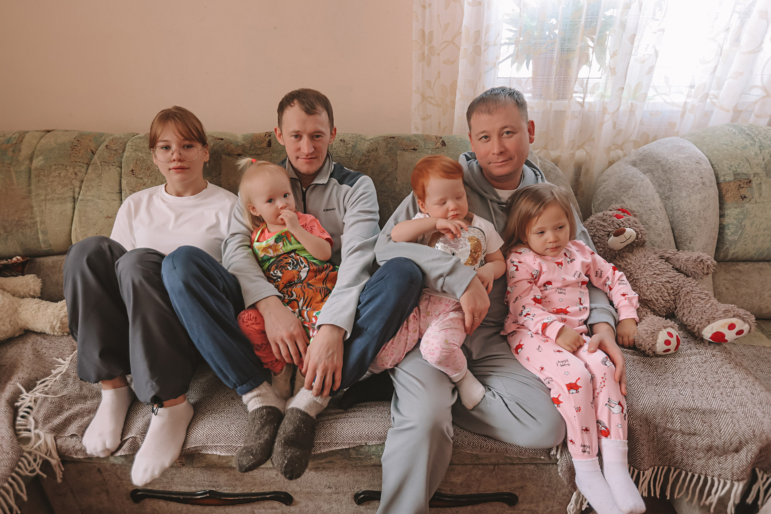 Большая семья репортаж. Семейный фотограф Тюмень, фотограф на роды Салмина Мария