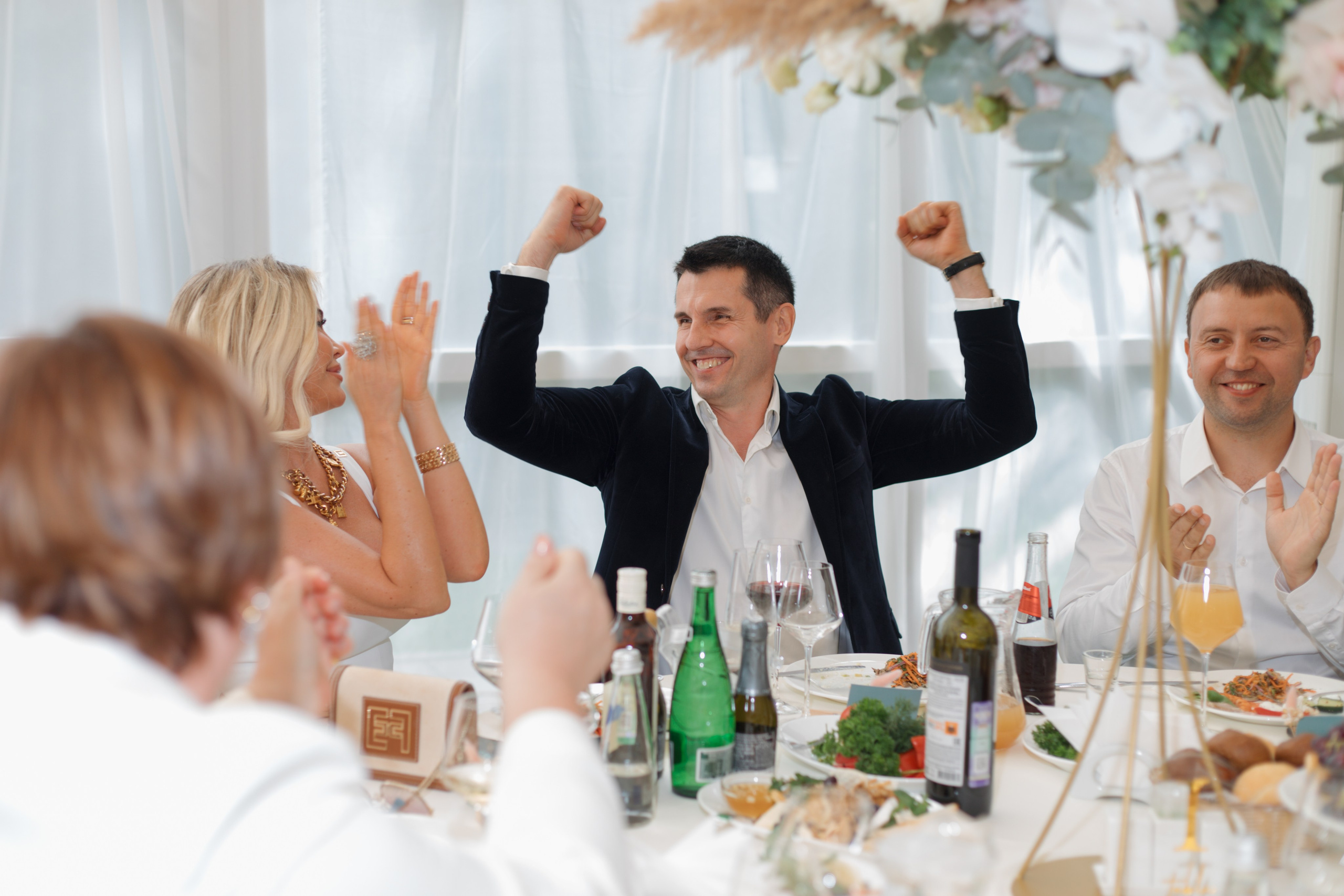 Летняя свадьба за городом. Свадебный фотограф в Москве Аля Загирова