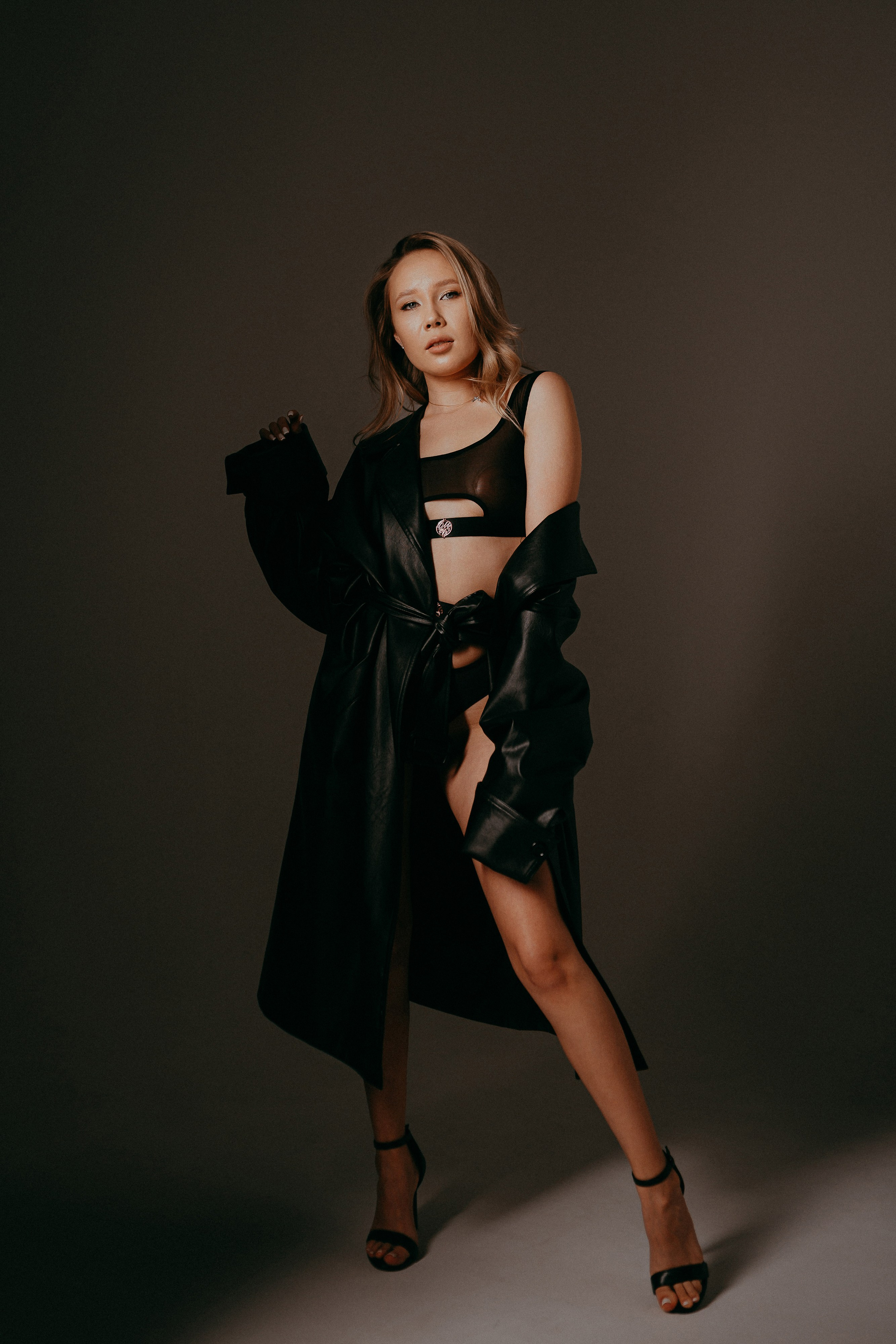 Съёмка в плаще. Фотограф Алексей Кутырёв