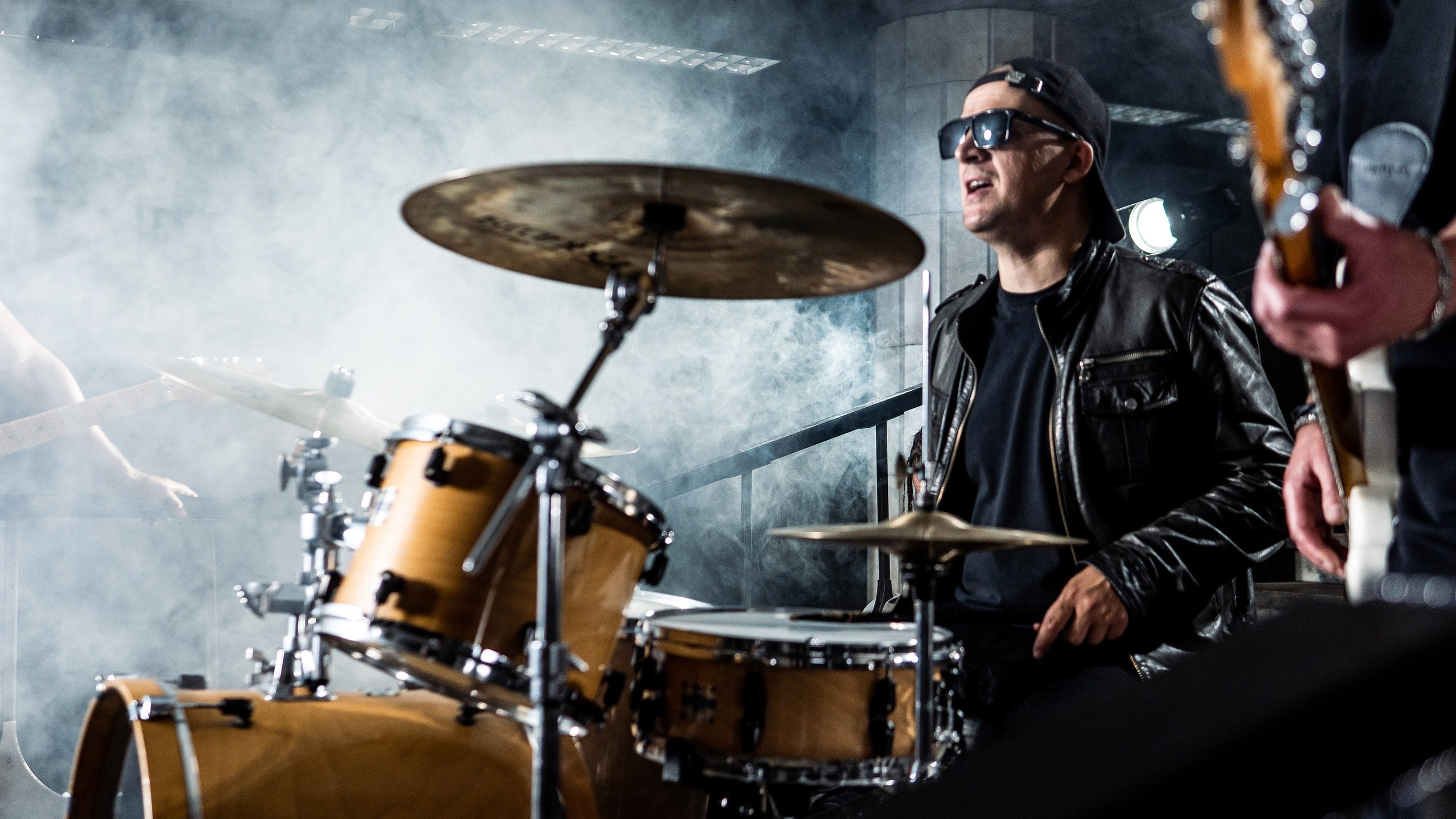 барабанщик в метро Новосибирска