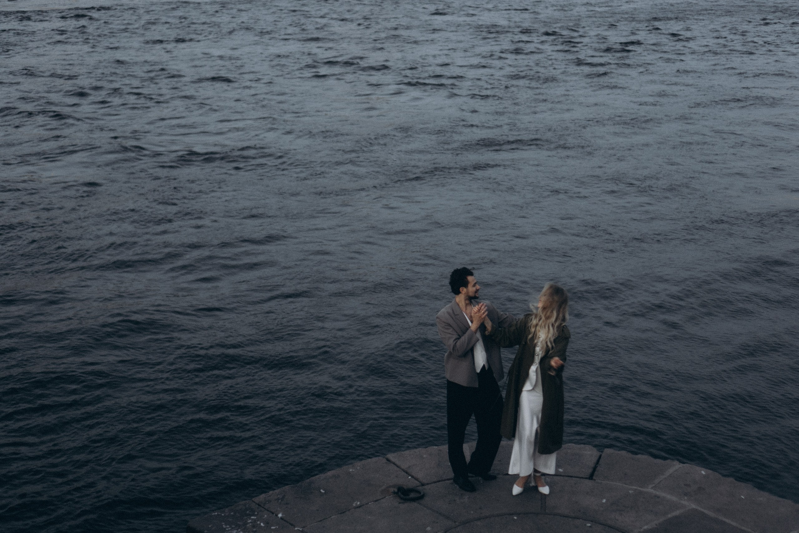 СВАДЕБНАЯ СЬЕМКА ПАРЫ НА РАССВЕТЕ В БЕЛЫЕ НОЧИ И ПРОГУЛКА С РАЗВОДНЫМИ МОСТАМИ И ПИКНИК ВОЗЛЕ ИСАКИЕВСКОГО СОБОРА. Профессиональный фотограф, Санкт-Петербург — Виктория Богомолова