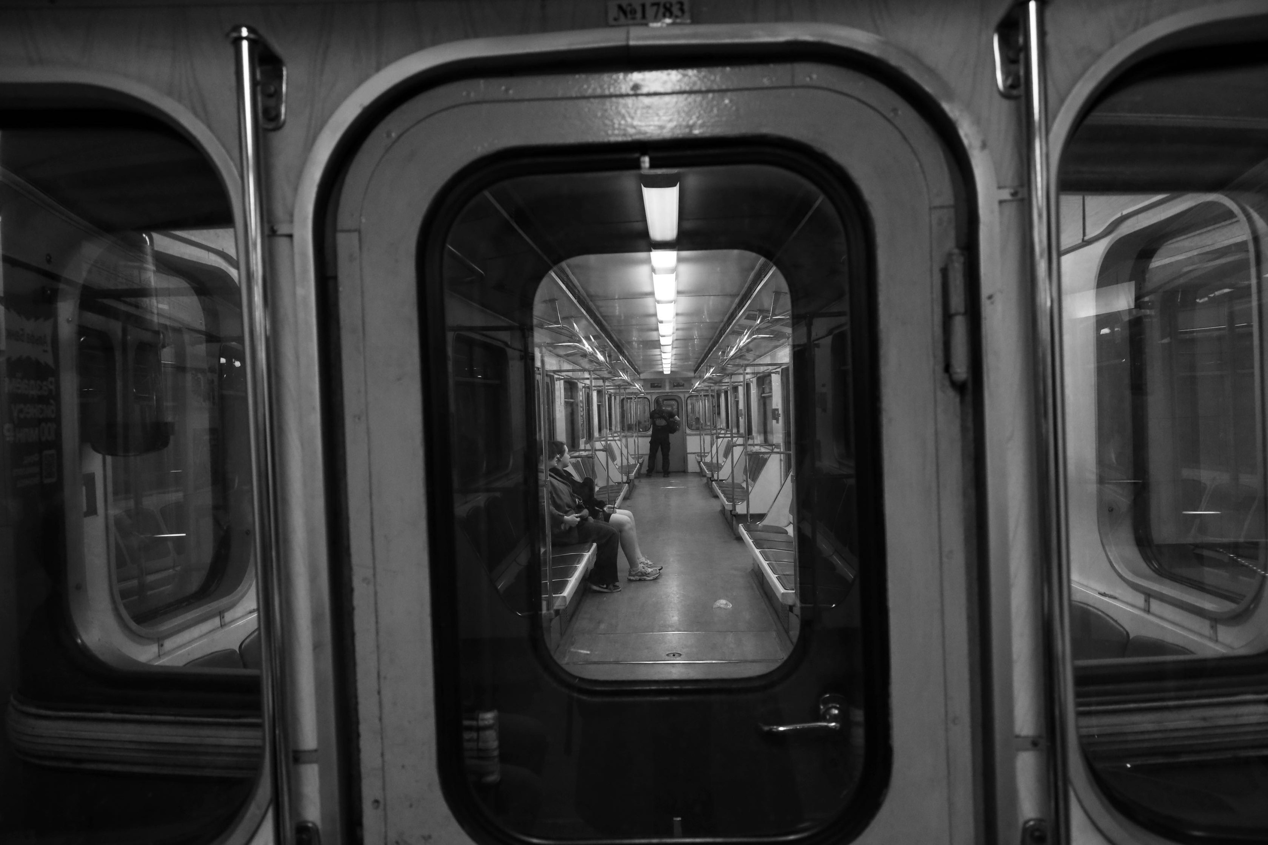 Серия «Метро. Пассажиры времени». ANNA PAVLIKOVSKAYA ЧЕРНО-БЕЛАЯ ФОТОГРАФИЯ — ЭТО Я
