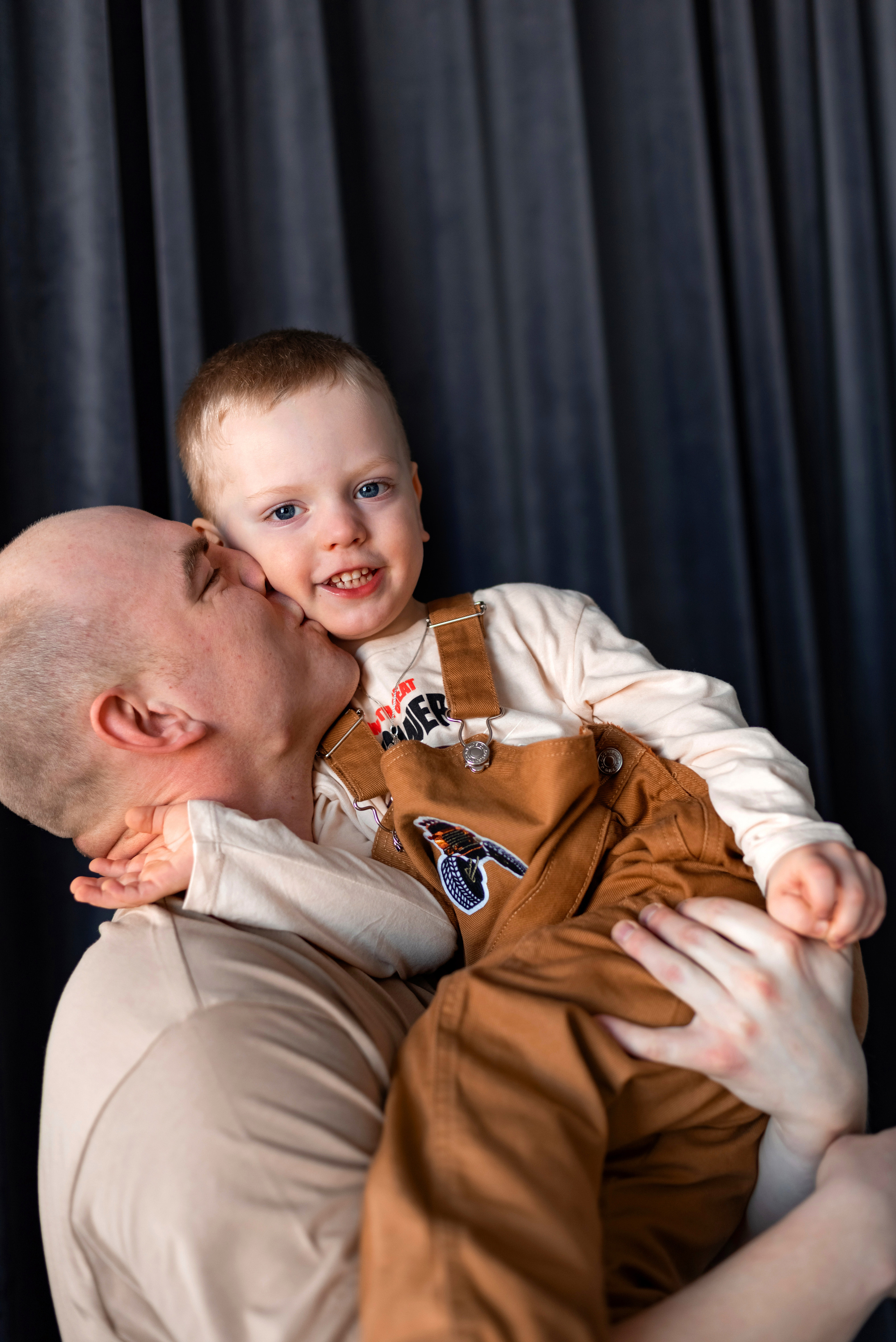 Семейная фотосессия в студии. Фотограф Юлия Кондратьева