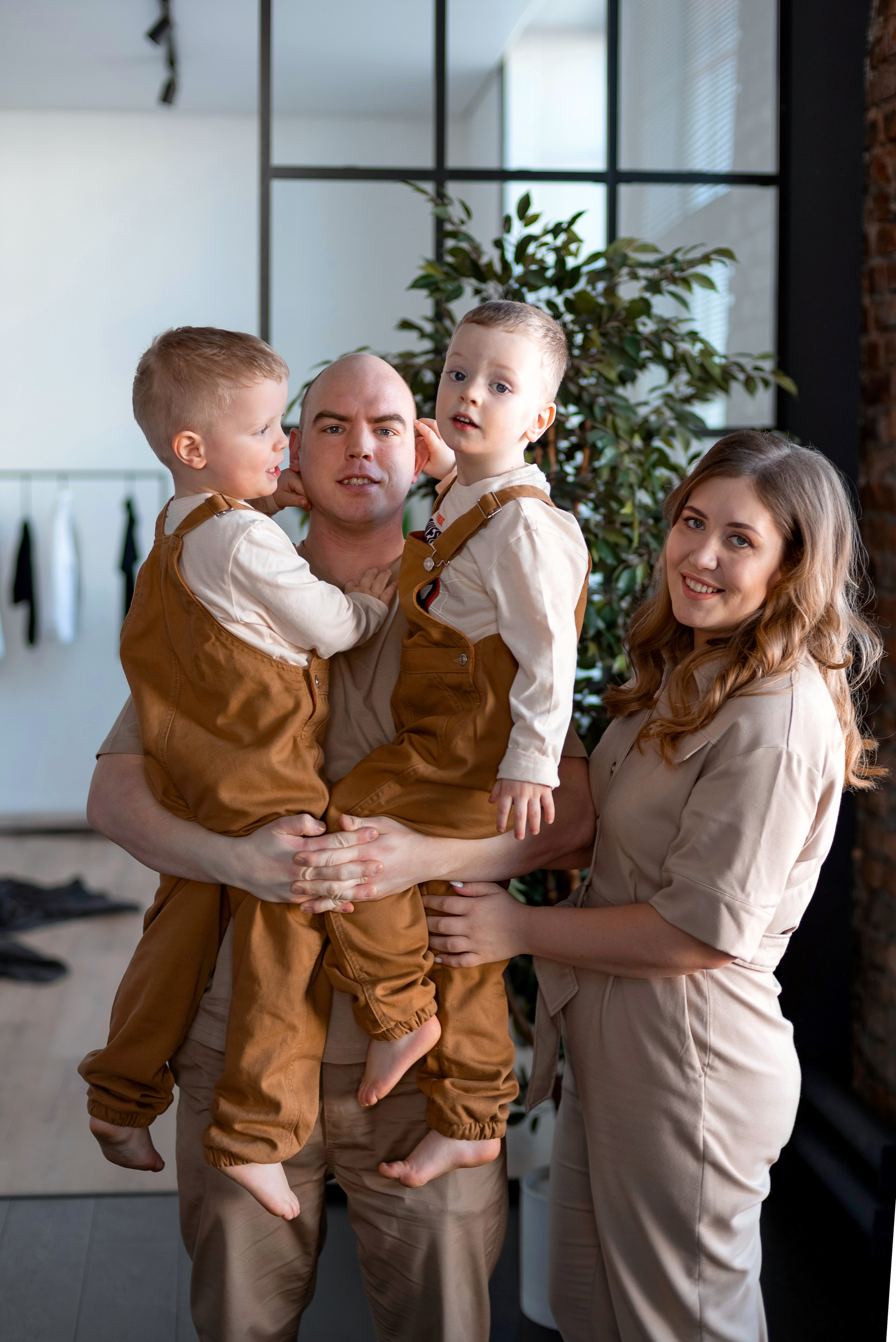 Семейная фотосессия в студии. Фотограф Юлия Кондратьева