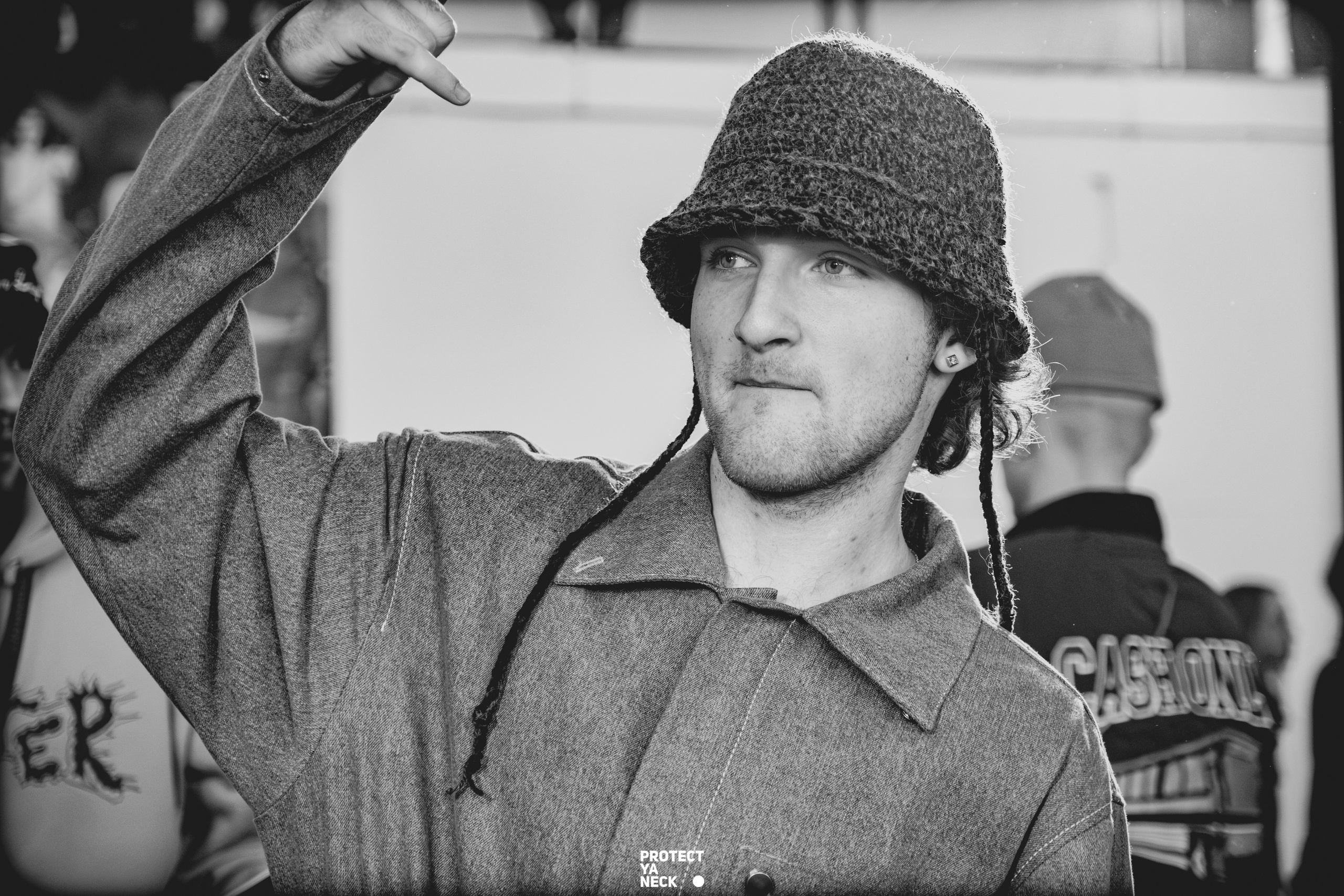 PROTECT YA NECK 22/03 (@youlovebu). Соня бу тебя сфоткала