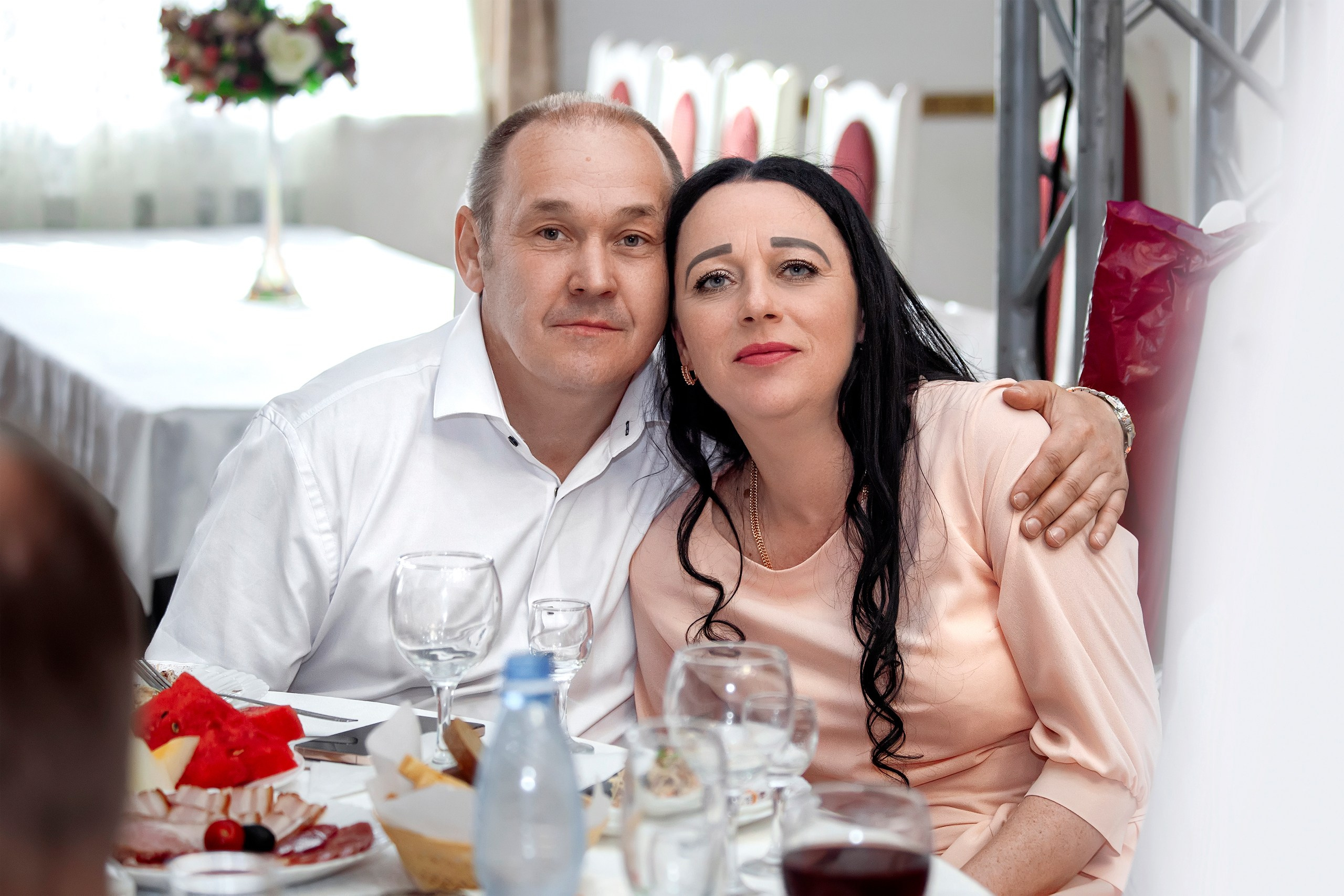 Портрет гостей на банкетной части свадебной съёмки