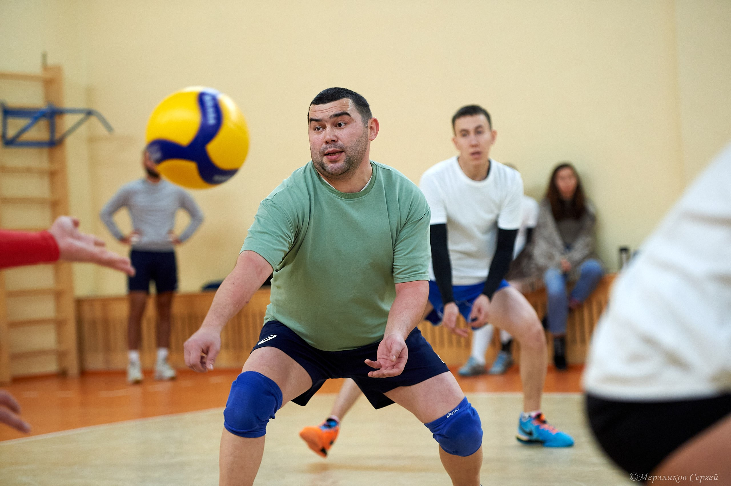 Новогодний турнир по волейболу. Ижевск. 15.12.2023. Спортивный репортажный фотограф в Ижевске Сергей Мерзляков