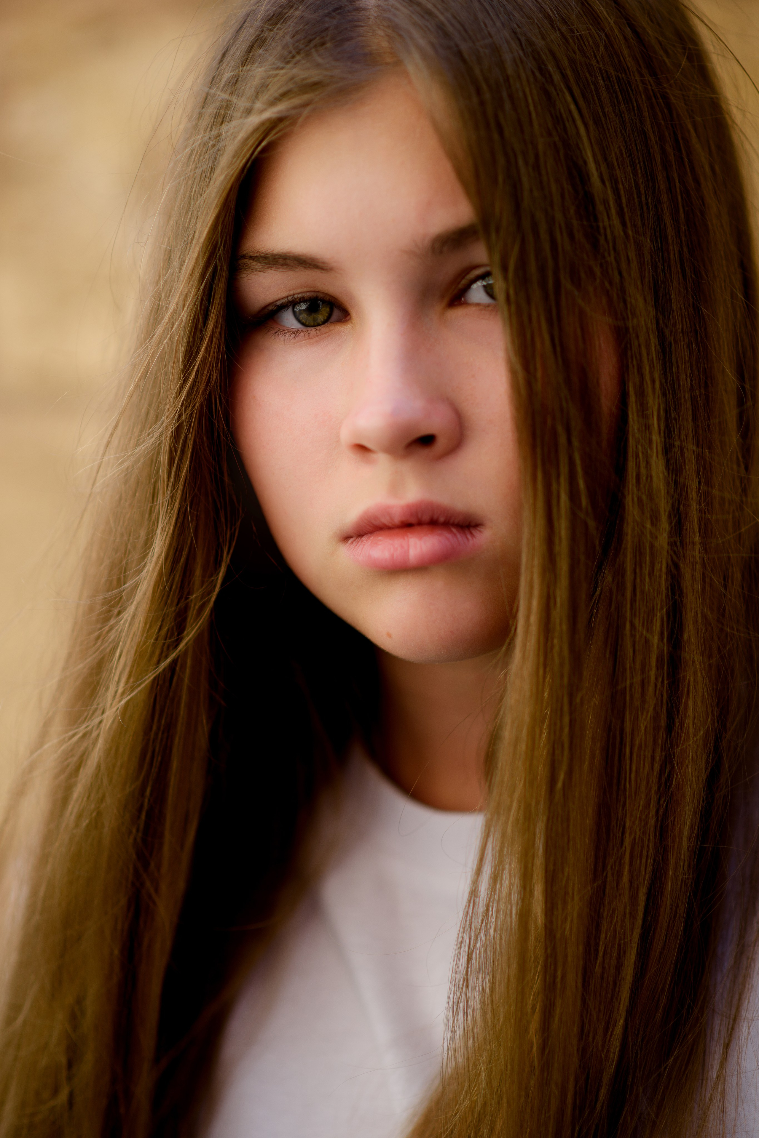 Фотосессия девочки подростка в старом городе. Главная