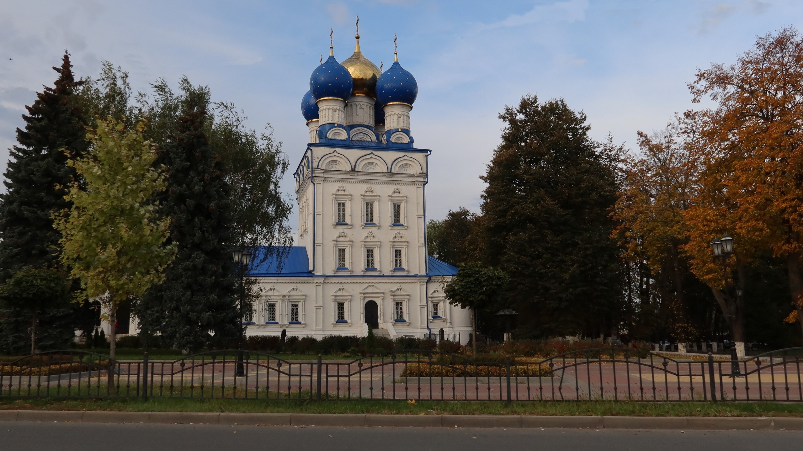 Улица, люди, жизнь…