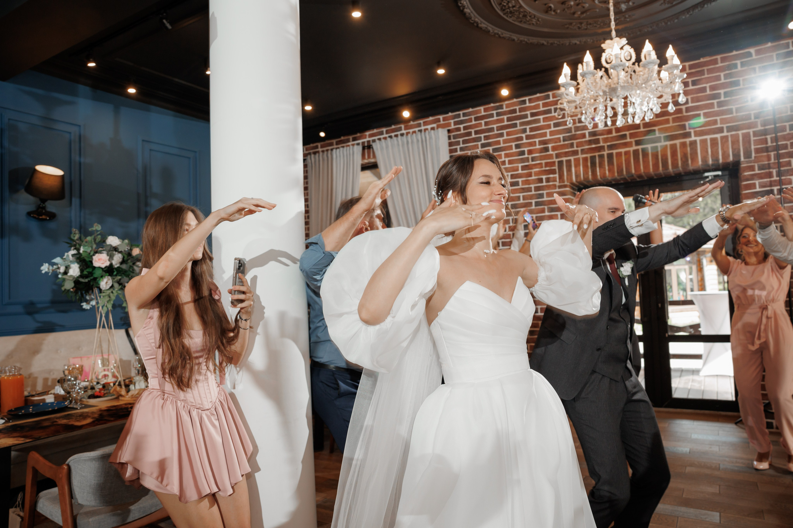 Полина и Дмитрий, загородный клуб «Барин», ЗАГС в г. Пушкино. Свадебный и репортажный фотограф (Москва, Королев и другие)