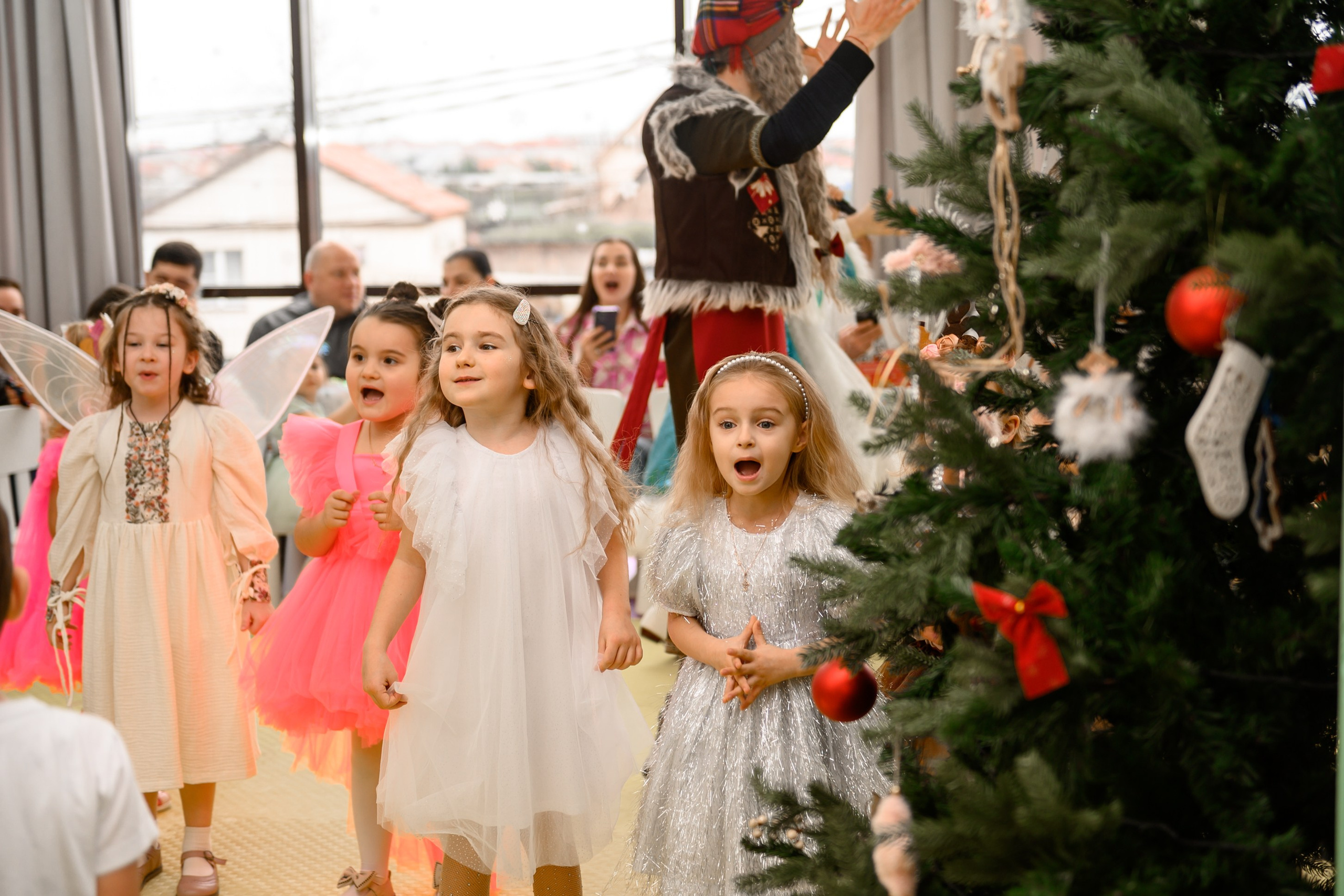 Елка 2025 в детском саду Мишка клуб. Свадебный и семейный фотограф София Невская