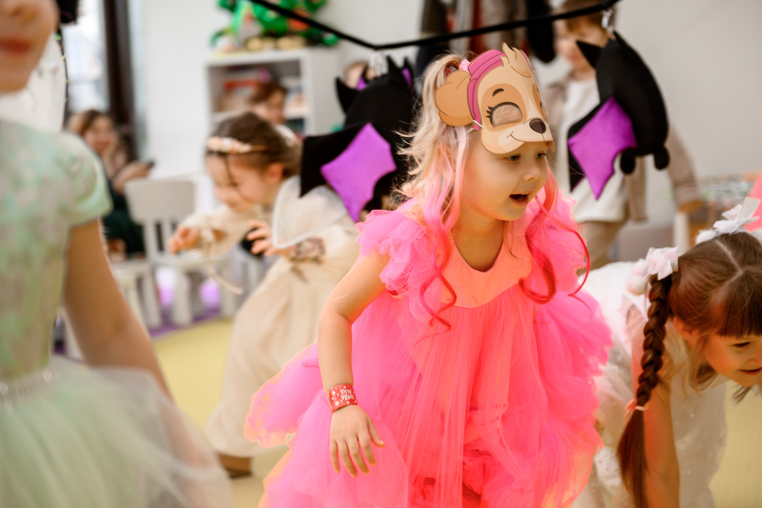 Елка 2025 в детском саду Мишка клуб. Свадебный и семейный фотограф София Невская