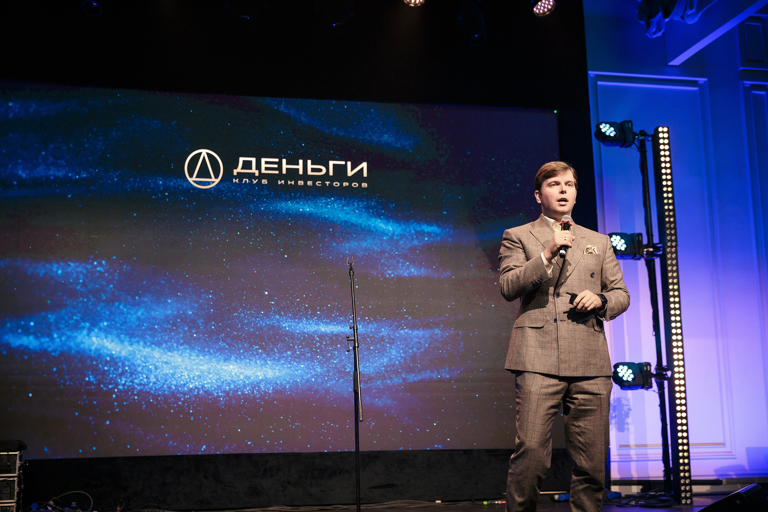 День рождения клуба «Деньги» 6 лет 2025. Репортажный Фотограф Александр Назаров. Москва и М.О