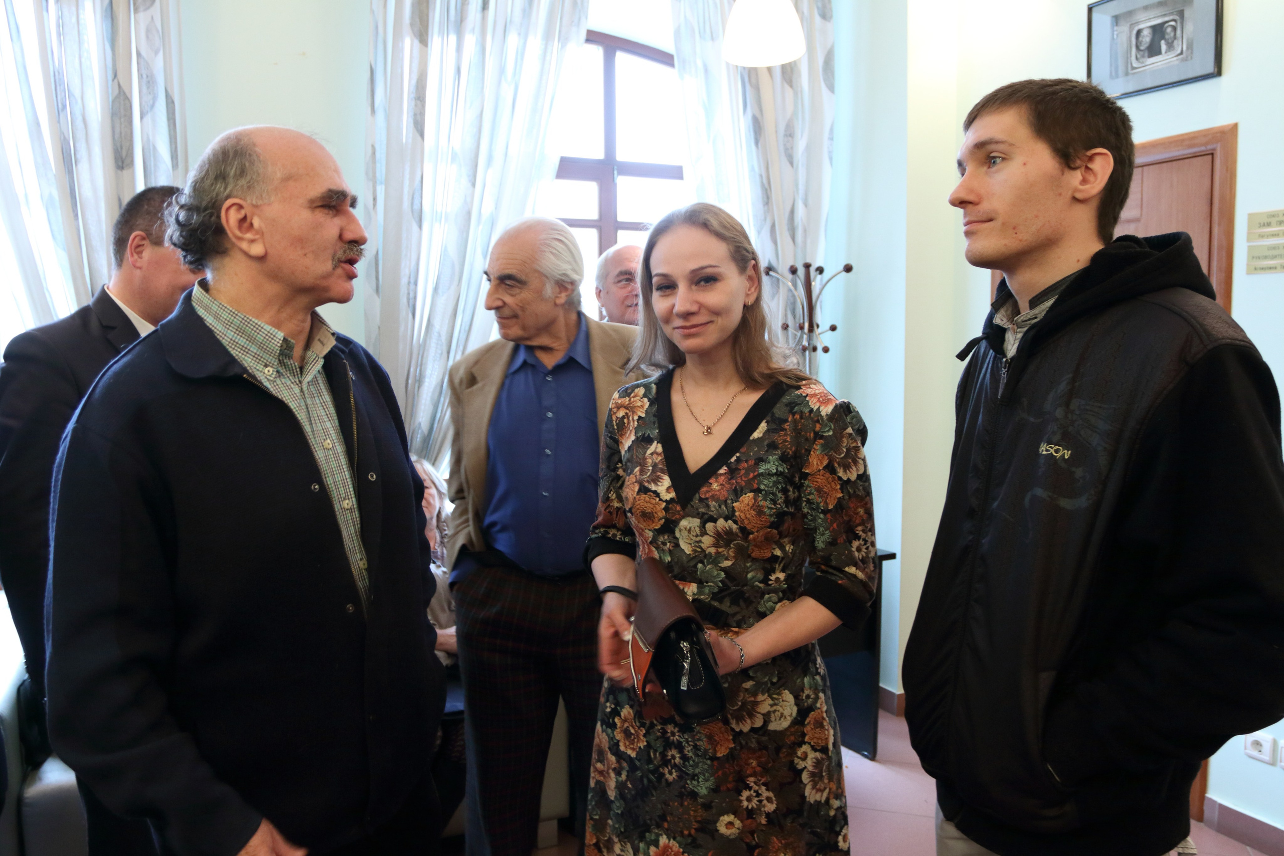 21.12.2015 Открытие выставки Юрия Стрельца «Мигранты». Фотообъединение Самарского областного отделения Союза журналистов России