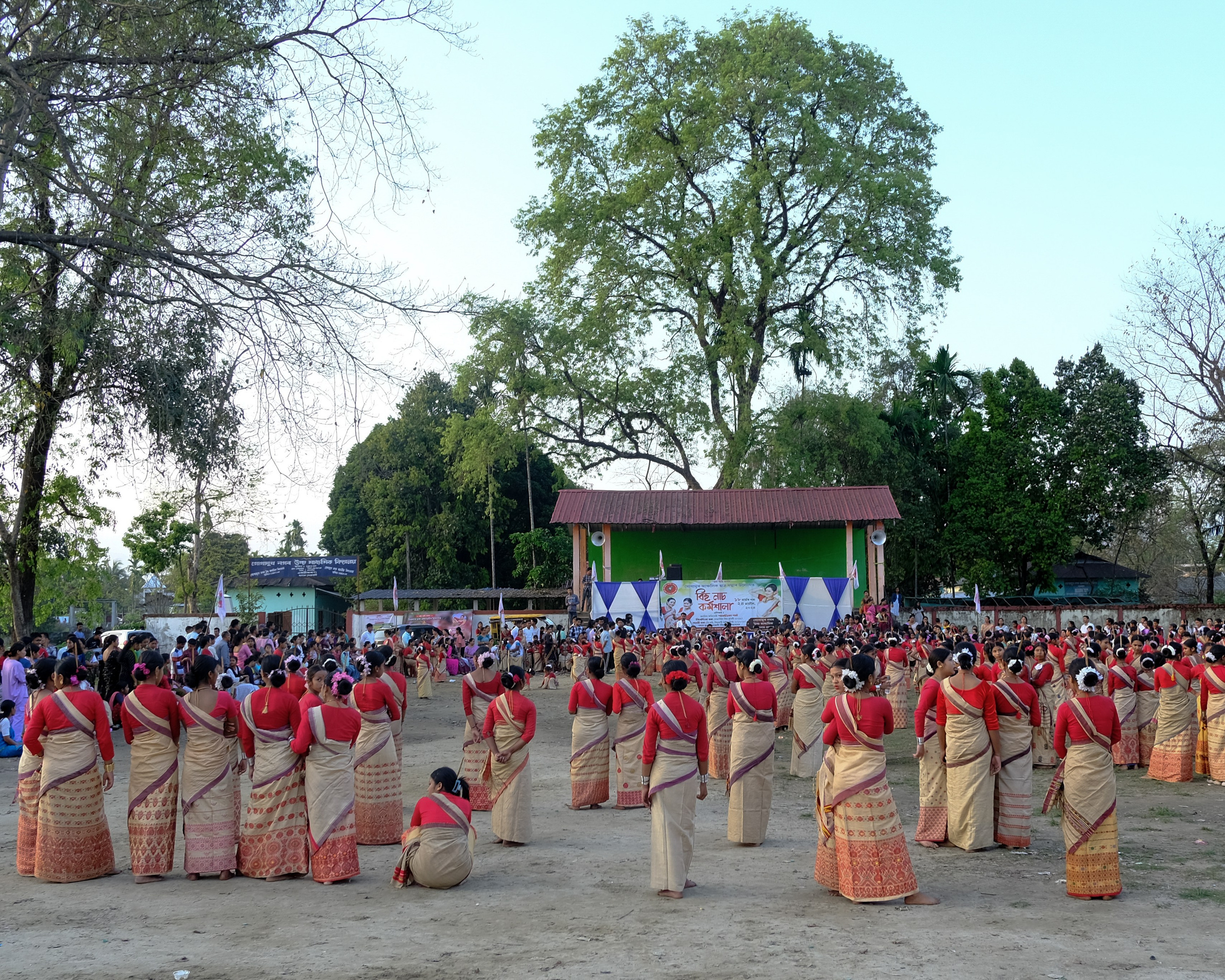 Крестный ход и танцы. Фотографии из путешествий