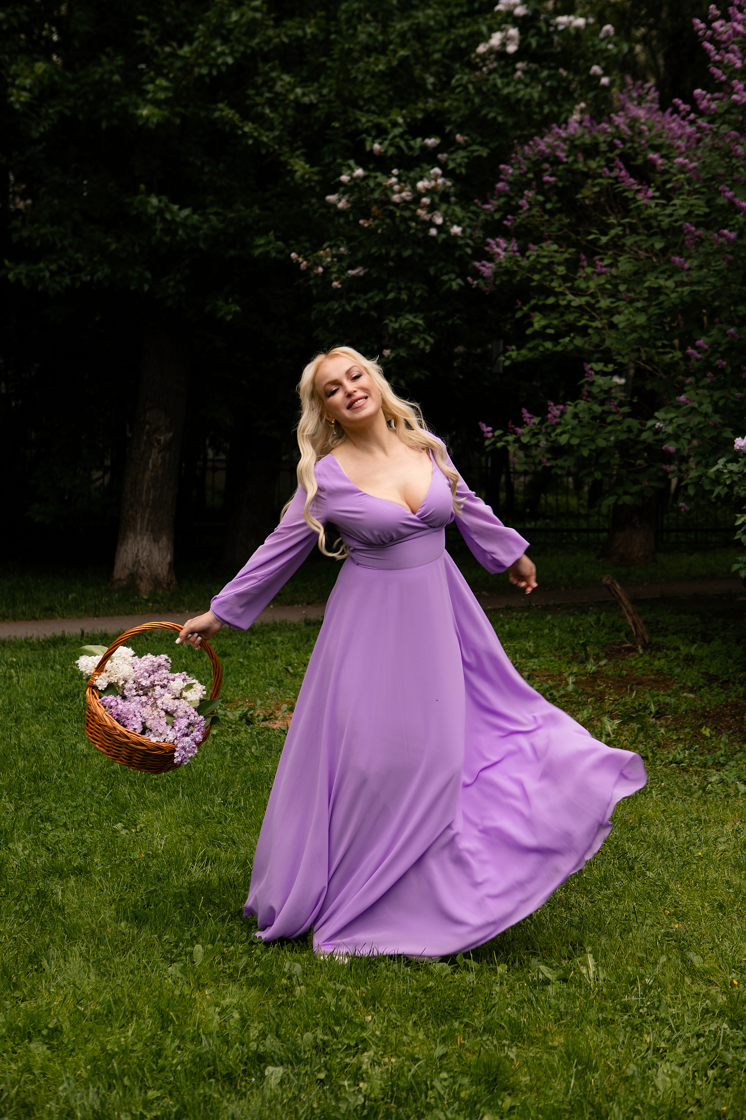 Екатерина в Сиреневом саду. Фотограф в Москве Серегина Екатерина