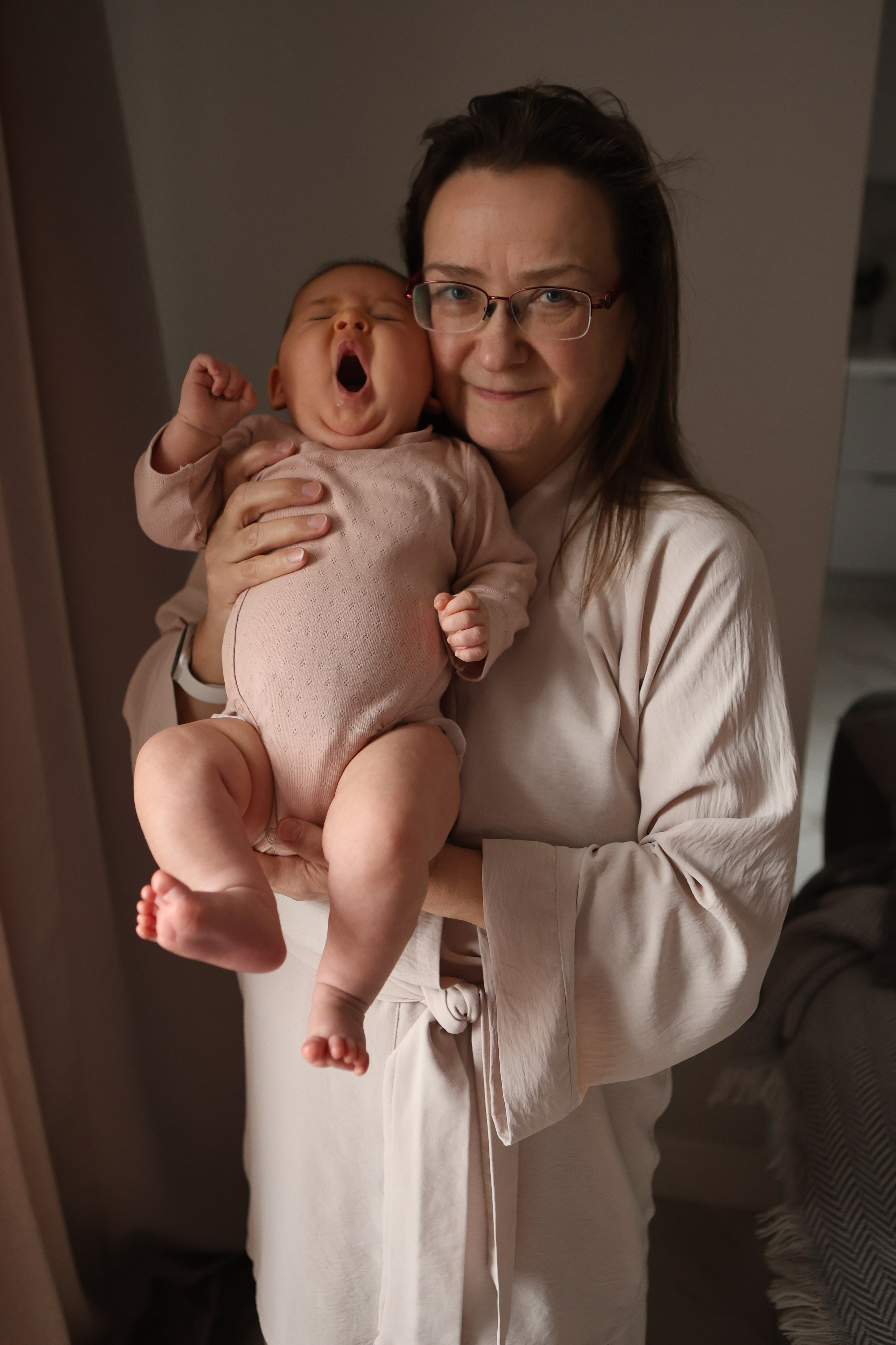 Агата с бабушкой. Ваш семейный newborn и lifestyle фотограф в СПБ Наталья Журавлева