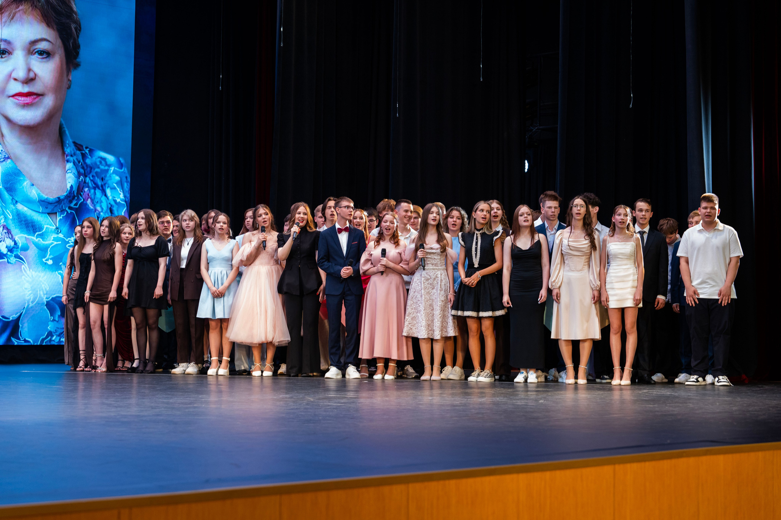 Выдача аттестатов 9 классы. Фотограф Юлия Попова