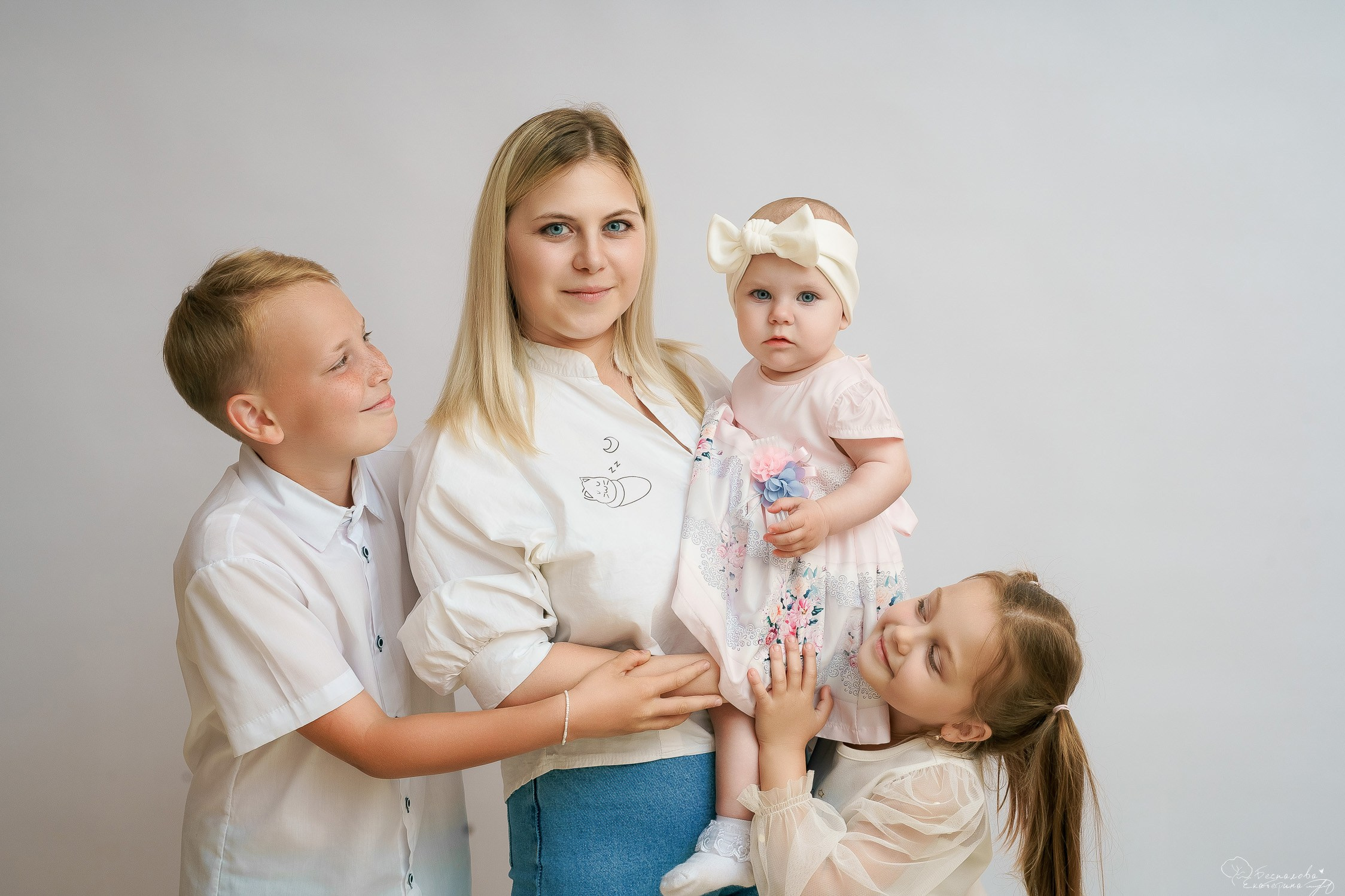 Семейные на бумажном фоне. Фотограф новорожденных в г. Павлово Беспалова Екатерина