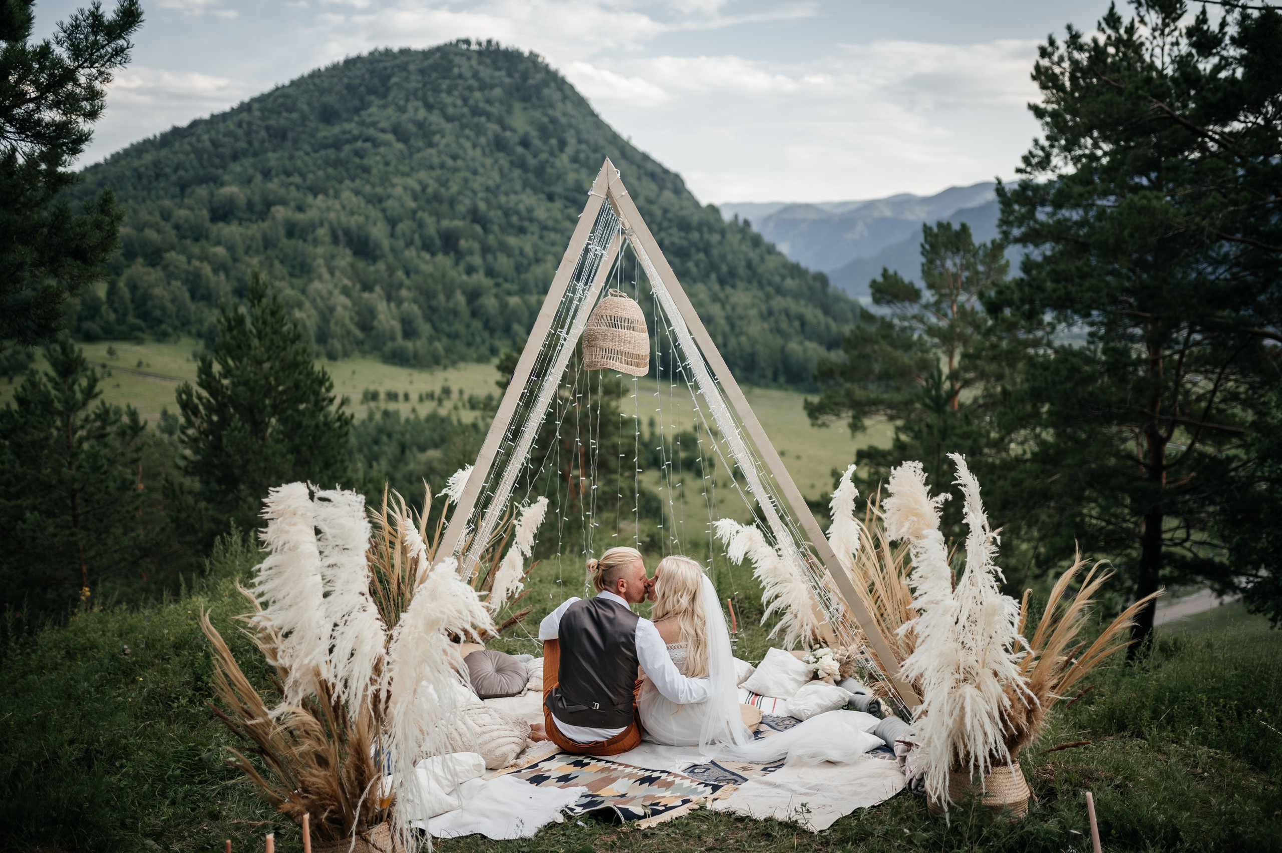 Паша и Даша. Свадебная  съемка на Алтае