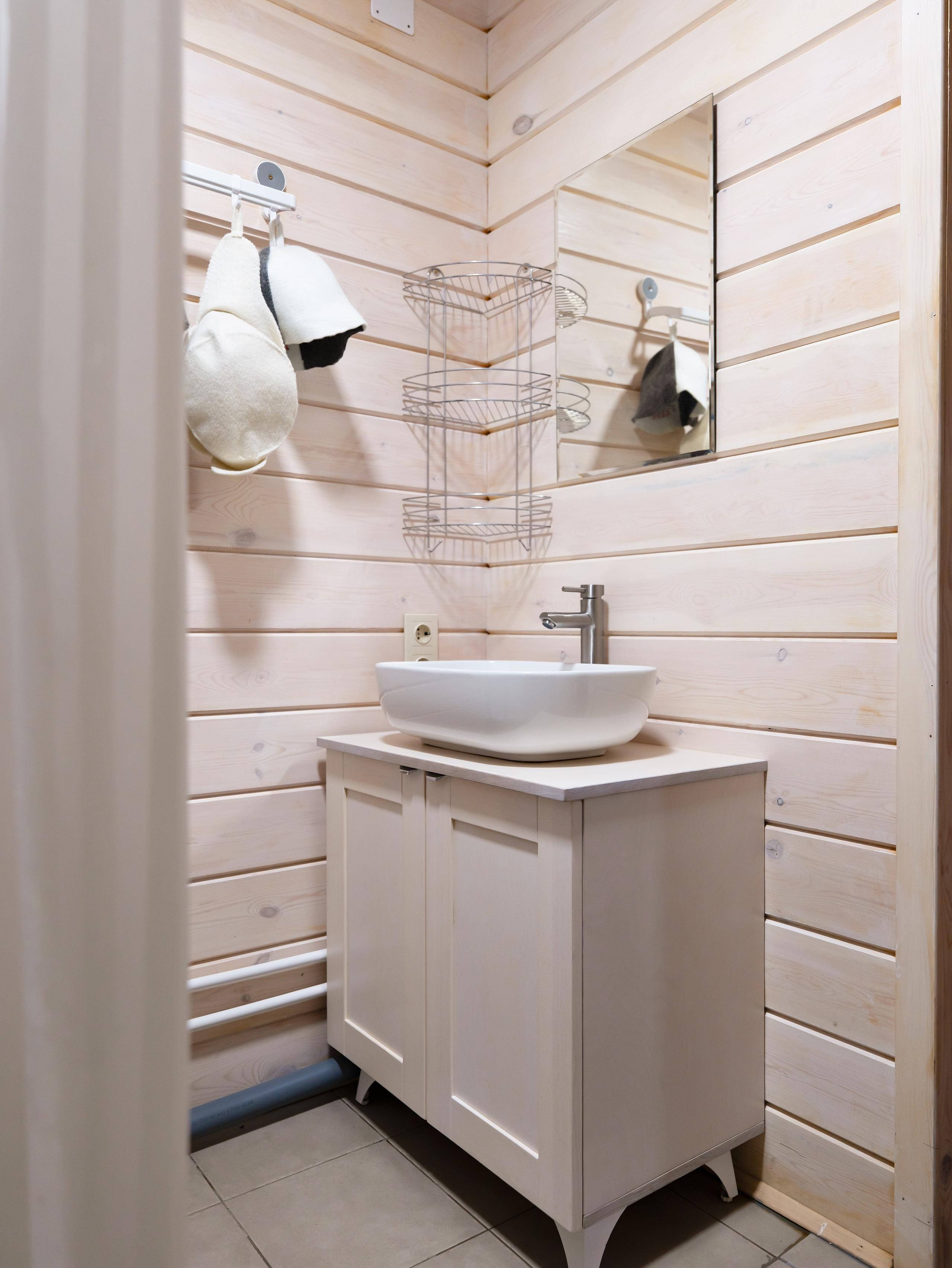 Фотосъемка бани, кухни-столовой для гостевого дома на острове Ольхон. Фотосъемка и видеосъемка недвижимости, интерьерная фотосъемка в г. Иркутске