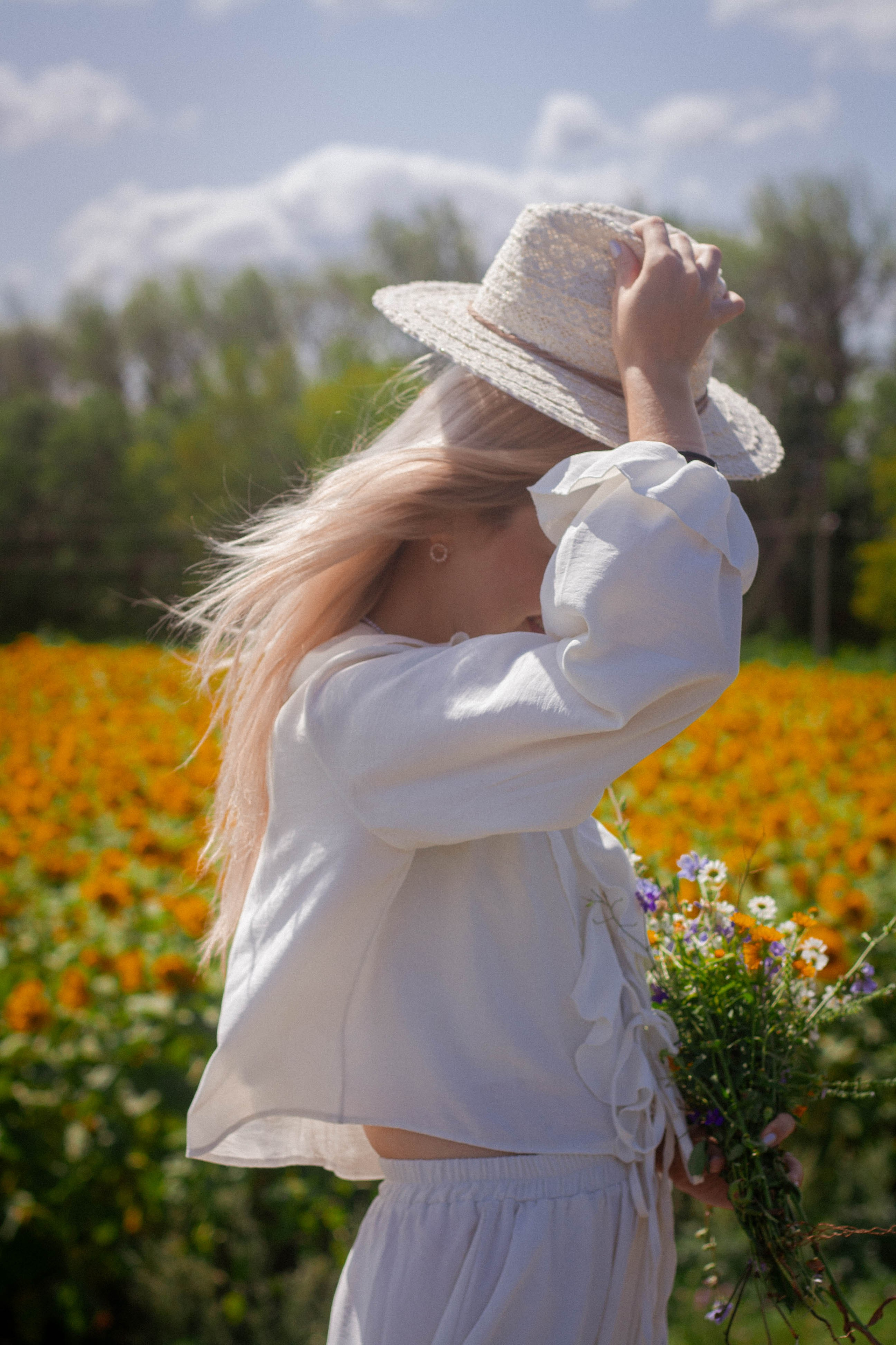 Настроение: уйти в поле с подсолнухами. Портретный фотограф в Саратове