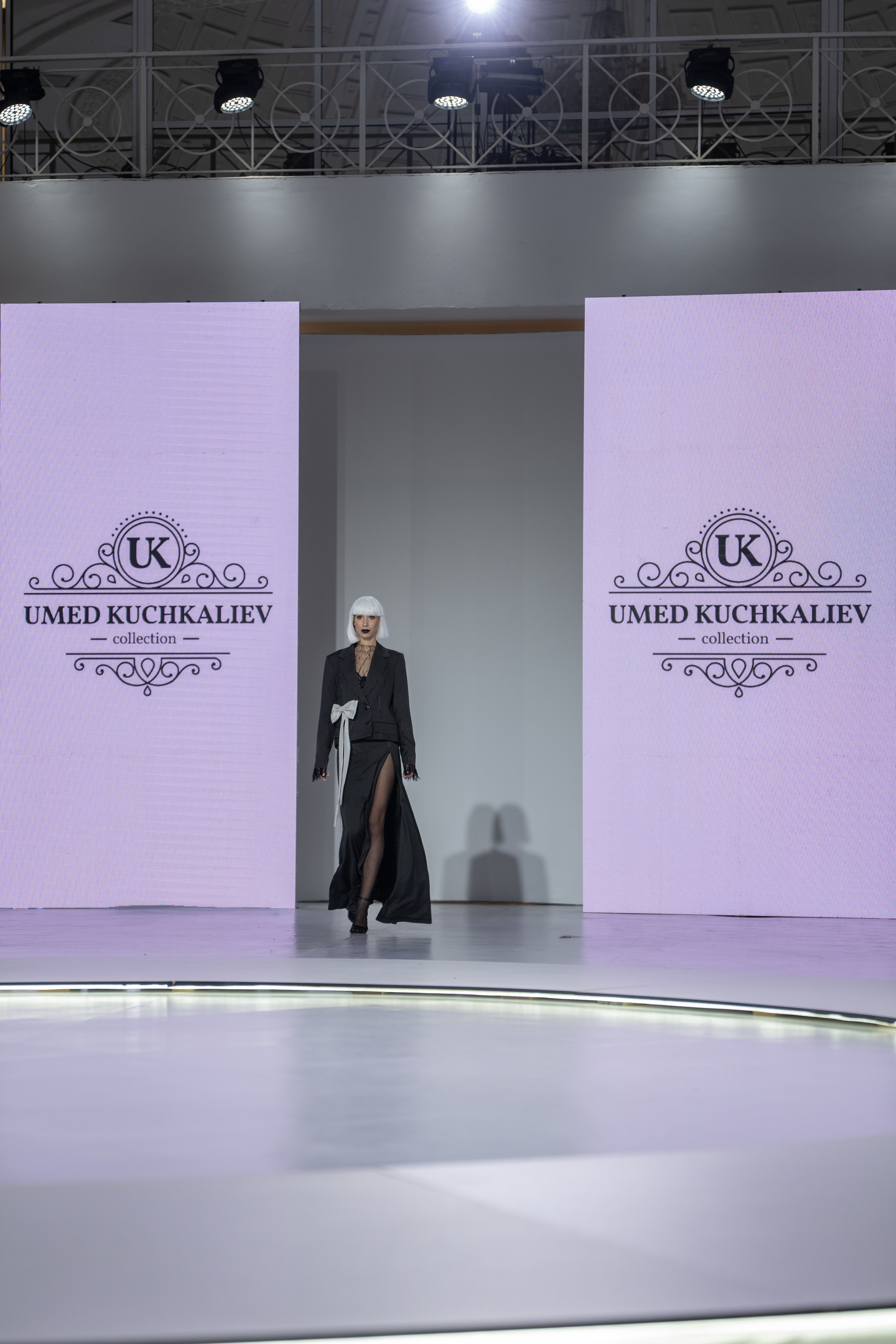 Дизайнер Umed Kuchkaliev. Сайт Алматинского НЮ АРТ, будуар и фэшн фотографа Дениса Карпенко