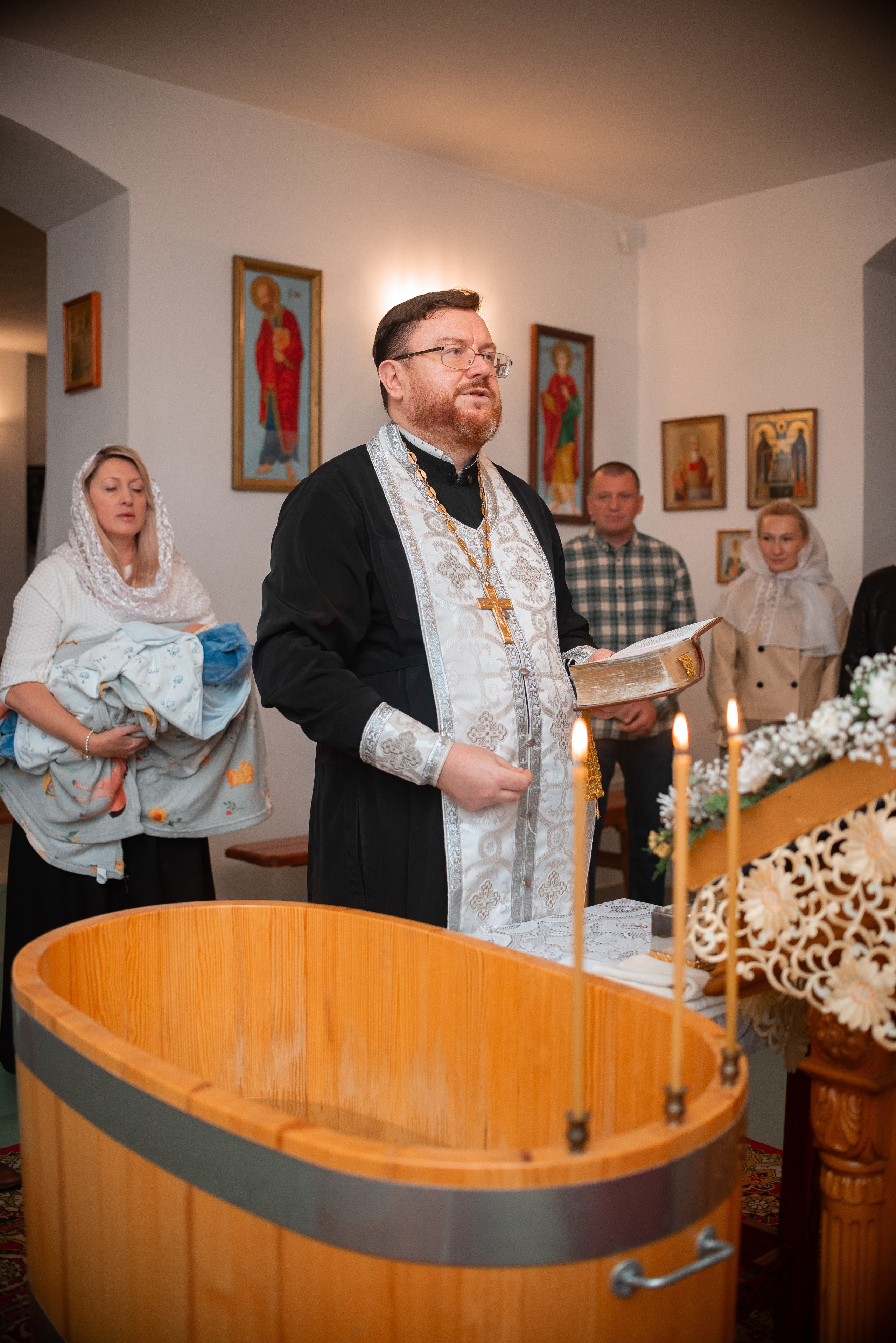 Крещение Степы в хр. Покрова в д. Слобода. Семейный фотограф на выписку из роддома и крещение Минск Настя Гришук