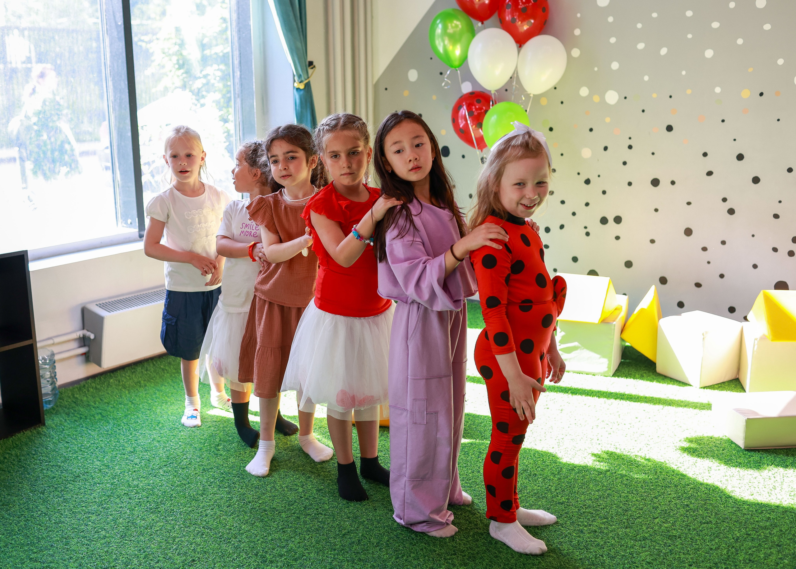 День рождения Таи — Леди Баг, Кот Нуар и настоящее химическое шоу. Семейный и детский фотограф в Москве Юлия